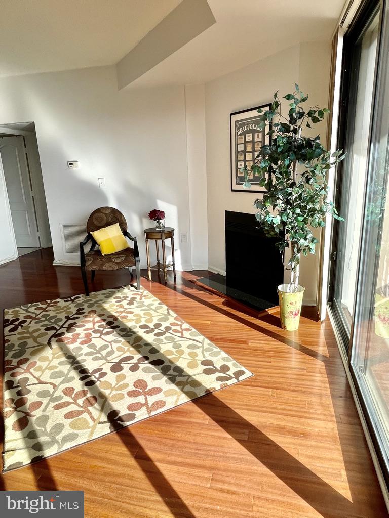 RENAISSANCE AT TYSONS - Residential Lease