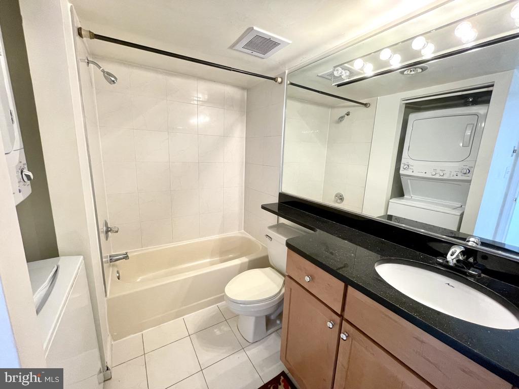 RENAISSANCE AT TYSONS - Residential Lease