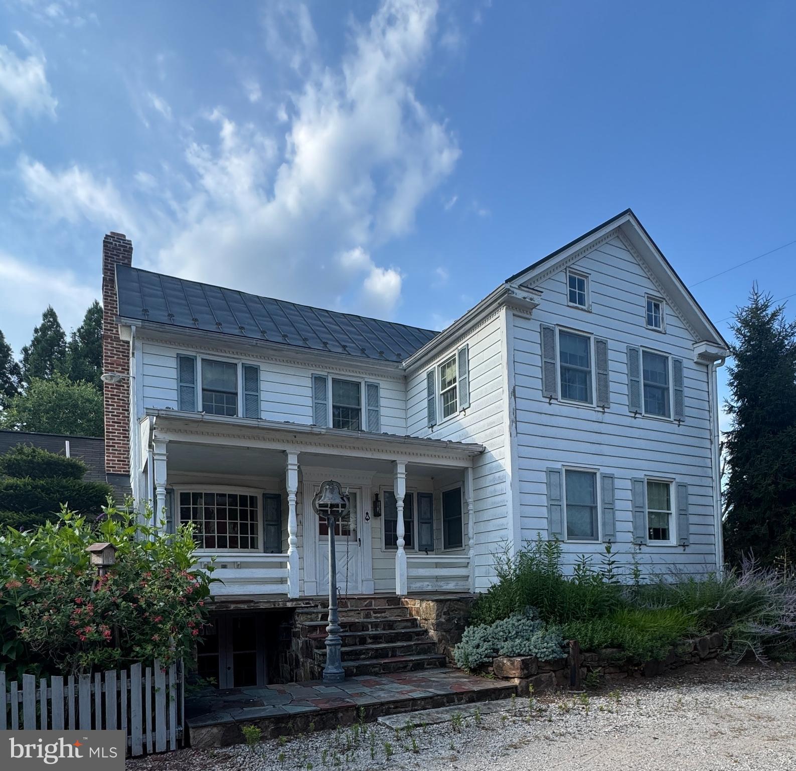825 WHITE HALL ROAD