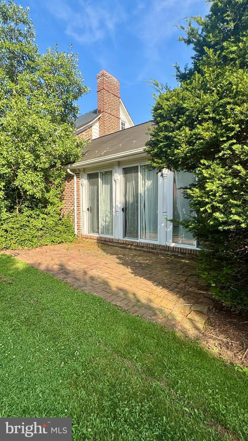 825 WHITE HALL ROAD