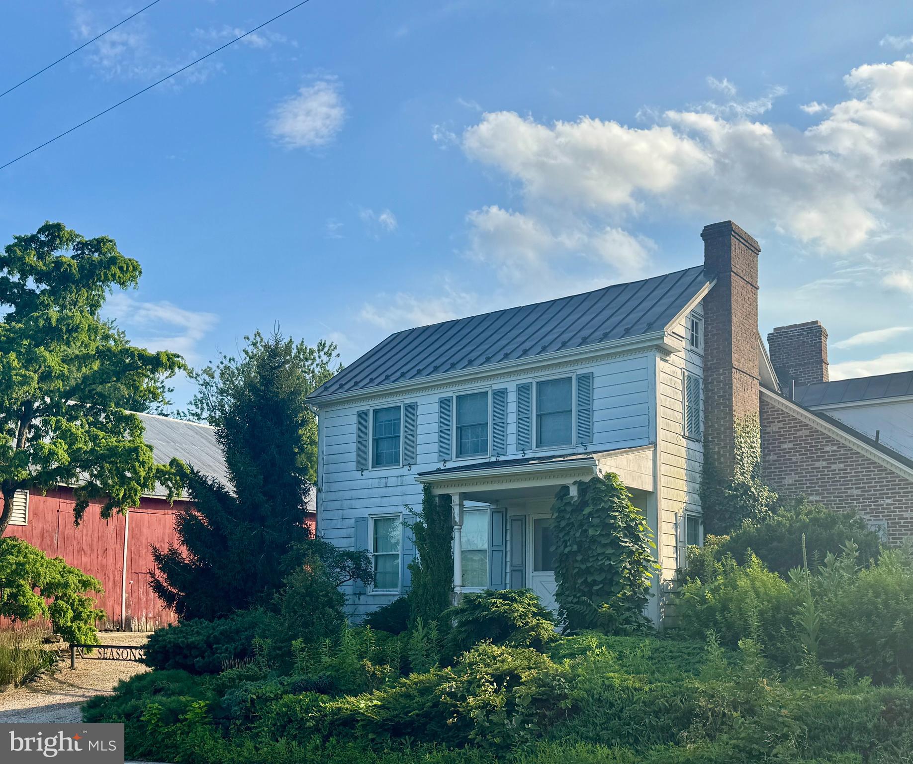 825 WHITE HALL ROAD