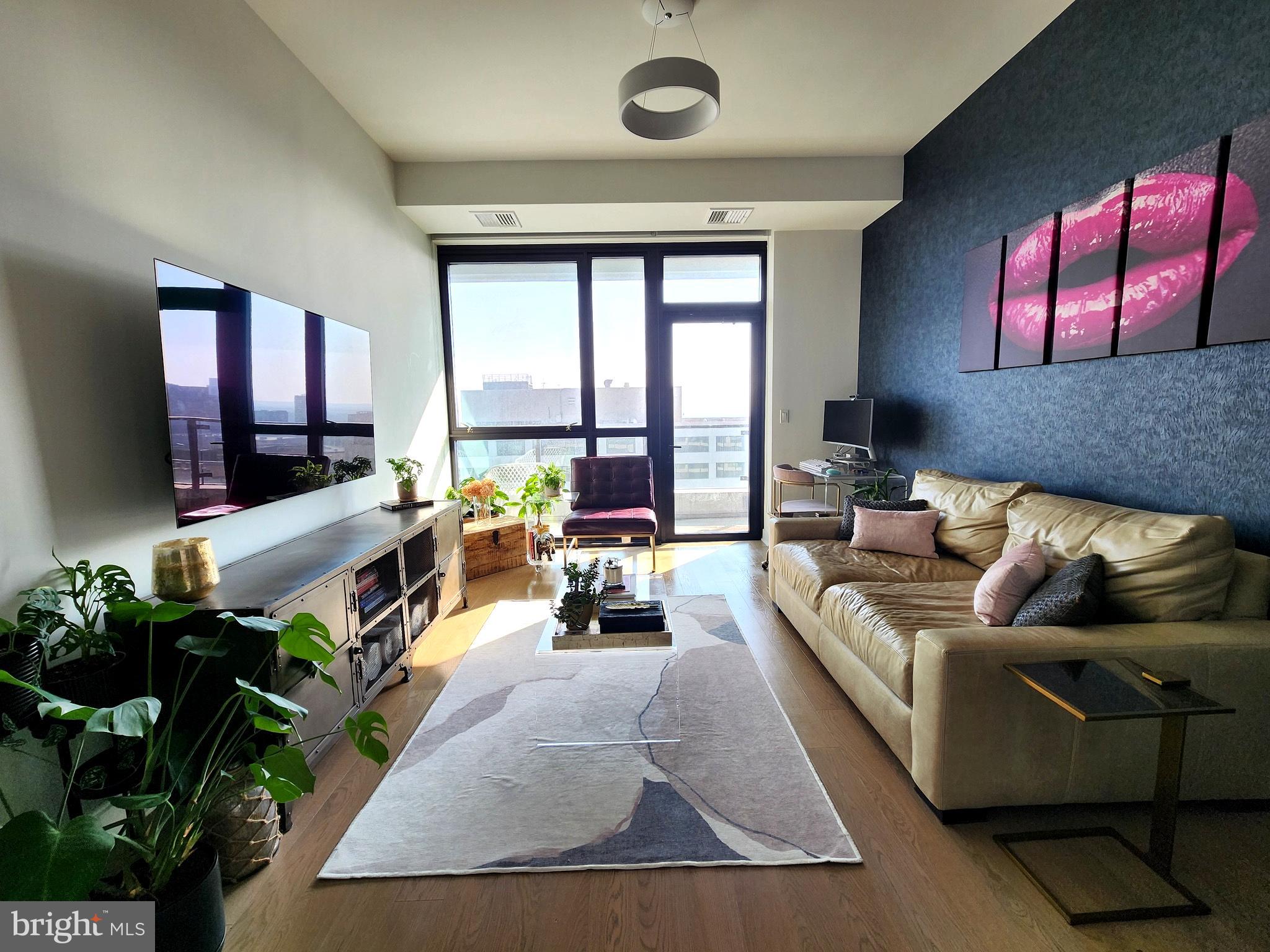 THE VERSE CONDO - Residential Lease