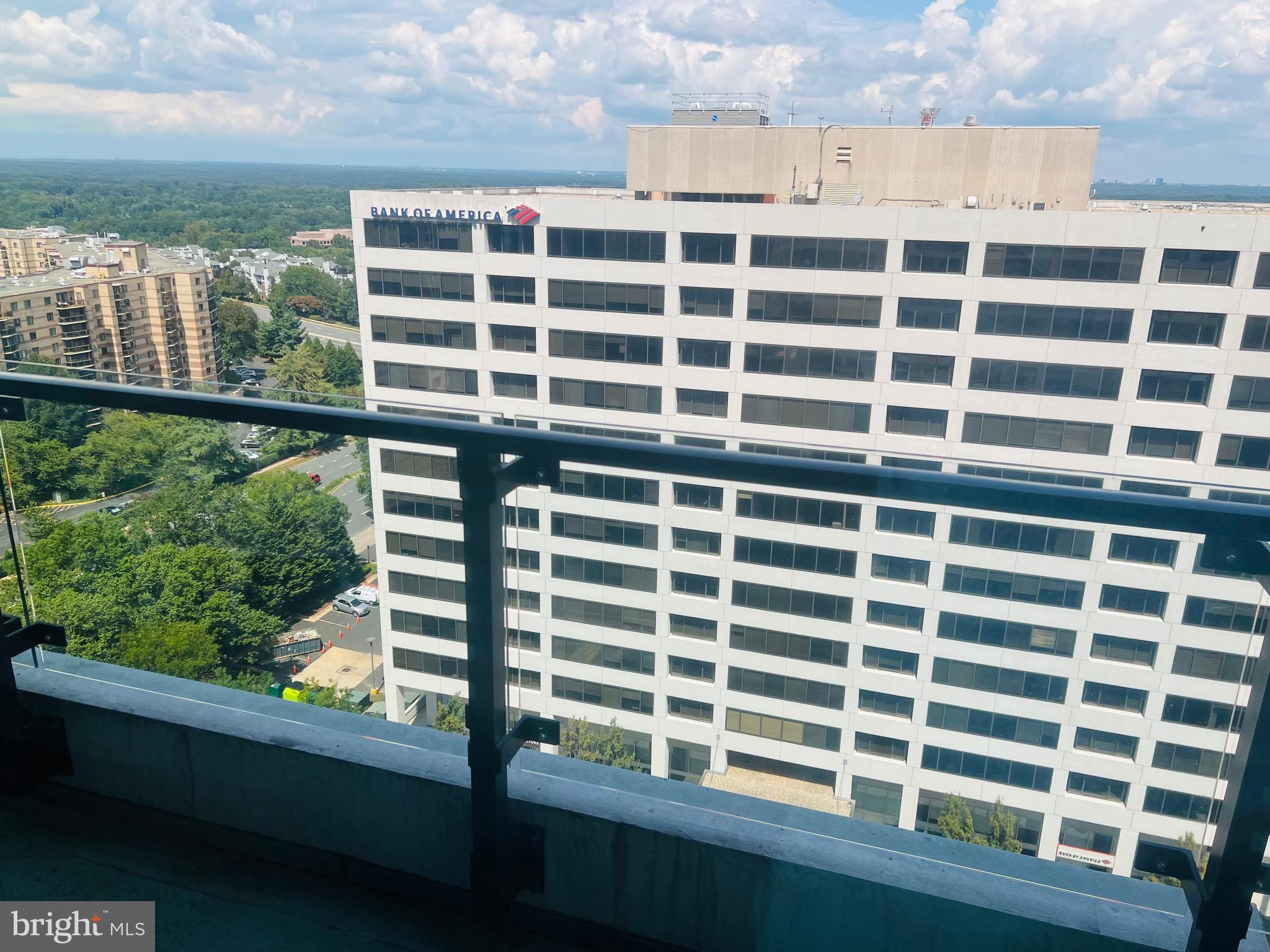 THE VERSE CONDO - Residential Lease