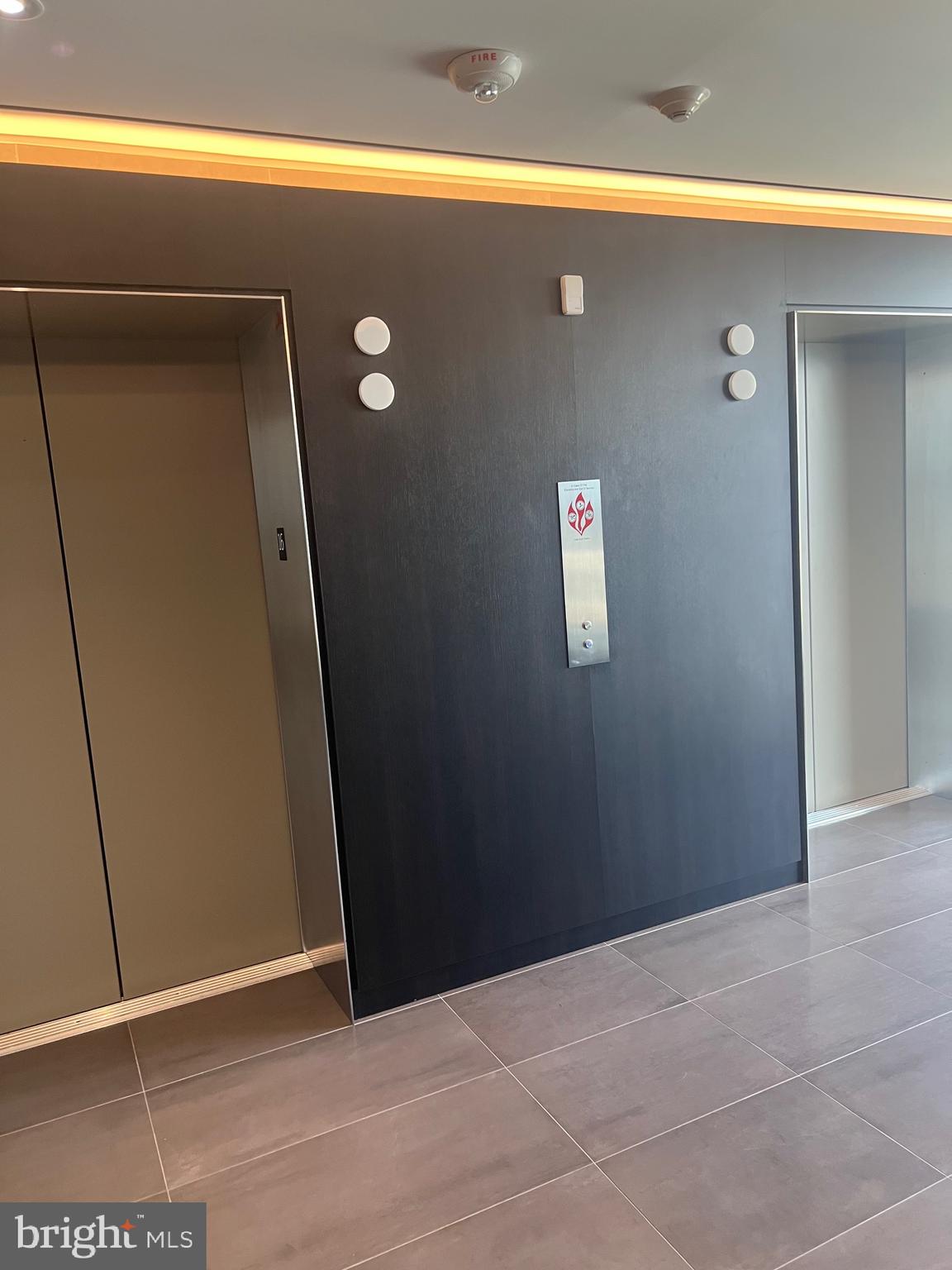 THE VERSE CONDO - Residential Lease