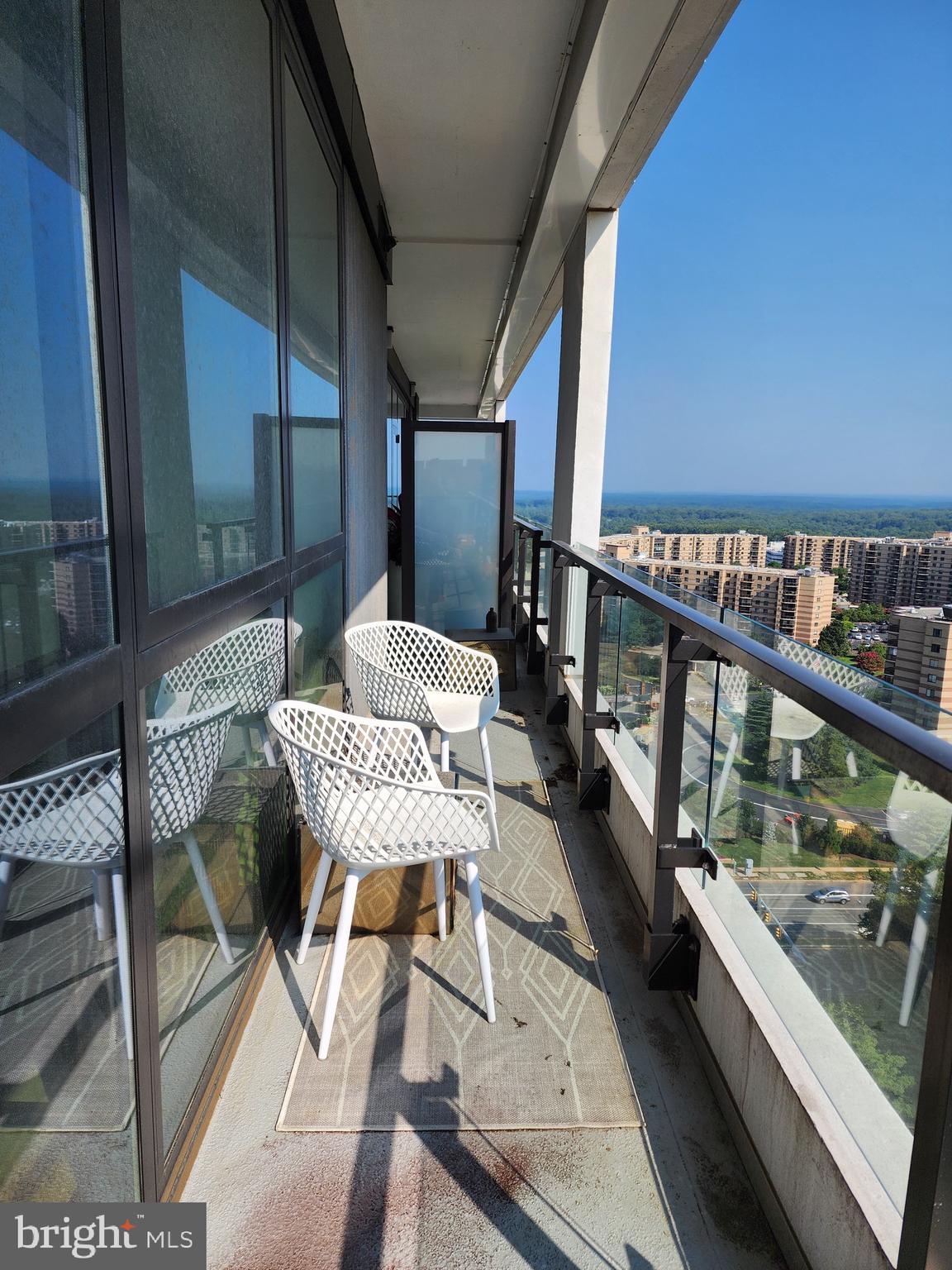 THE VERSE CONDO - Residential Lease