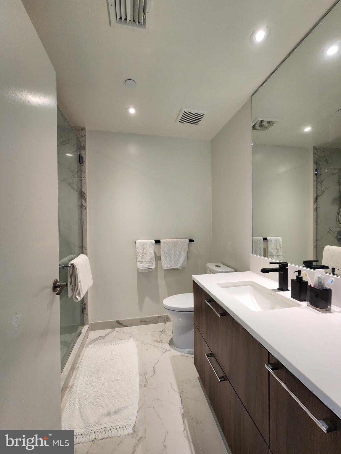 THE VERSE CONDO - Residential Lease