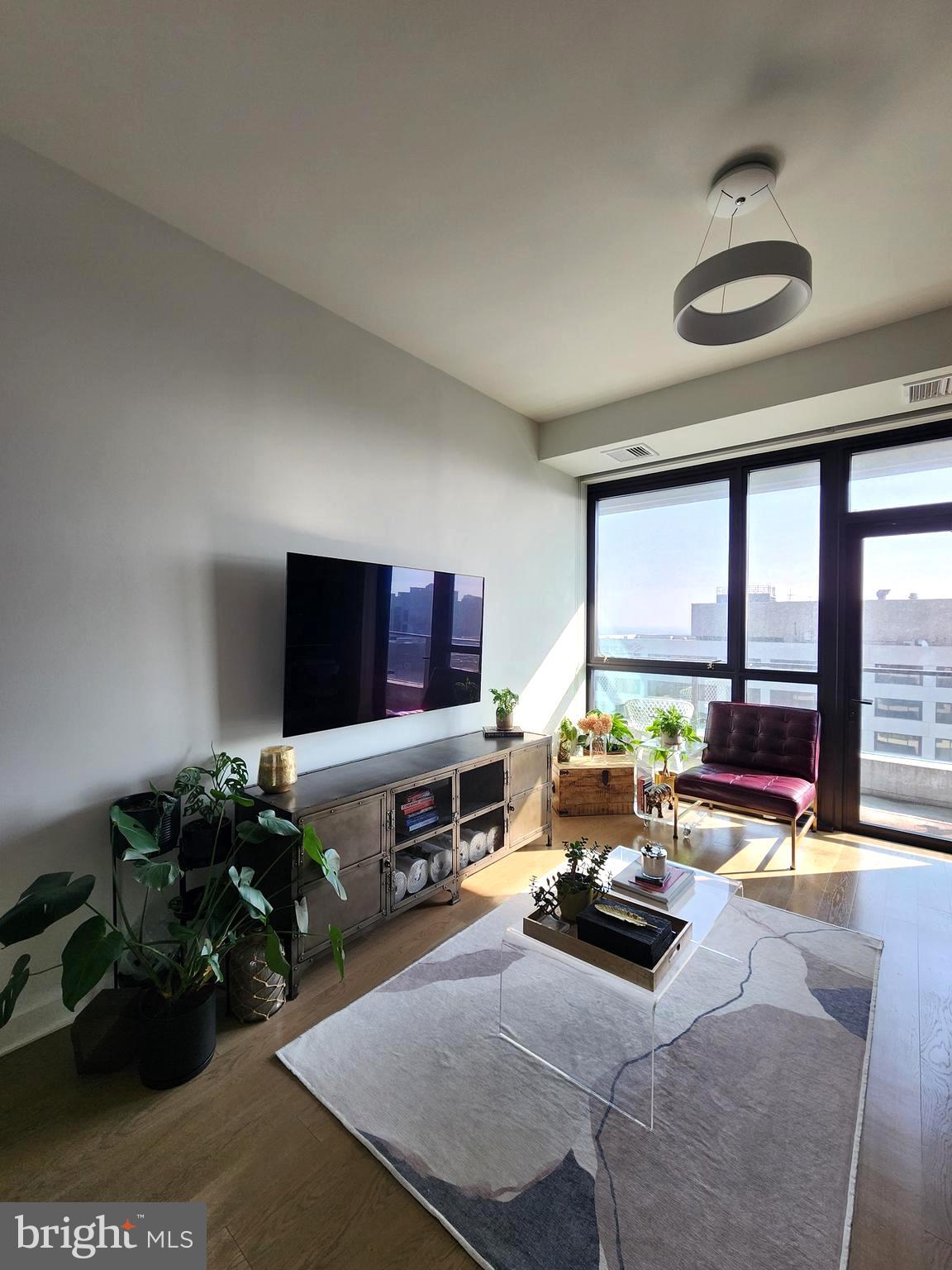 THE VERSE CONDO - Residential Lease