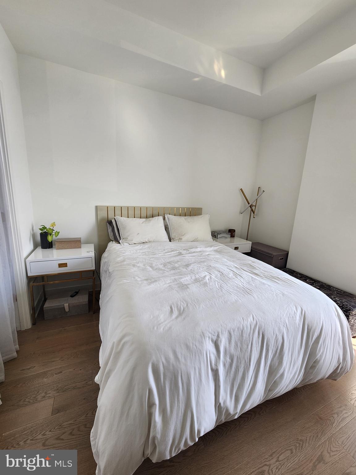 THE VERSE CONDO - Residential Lease