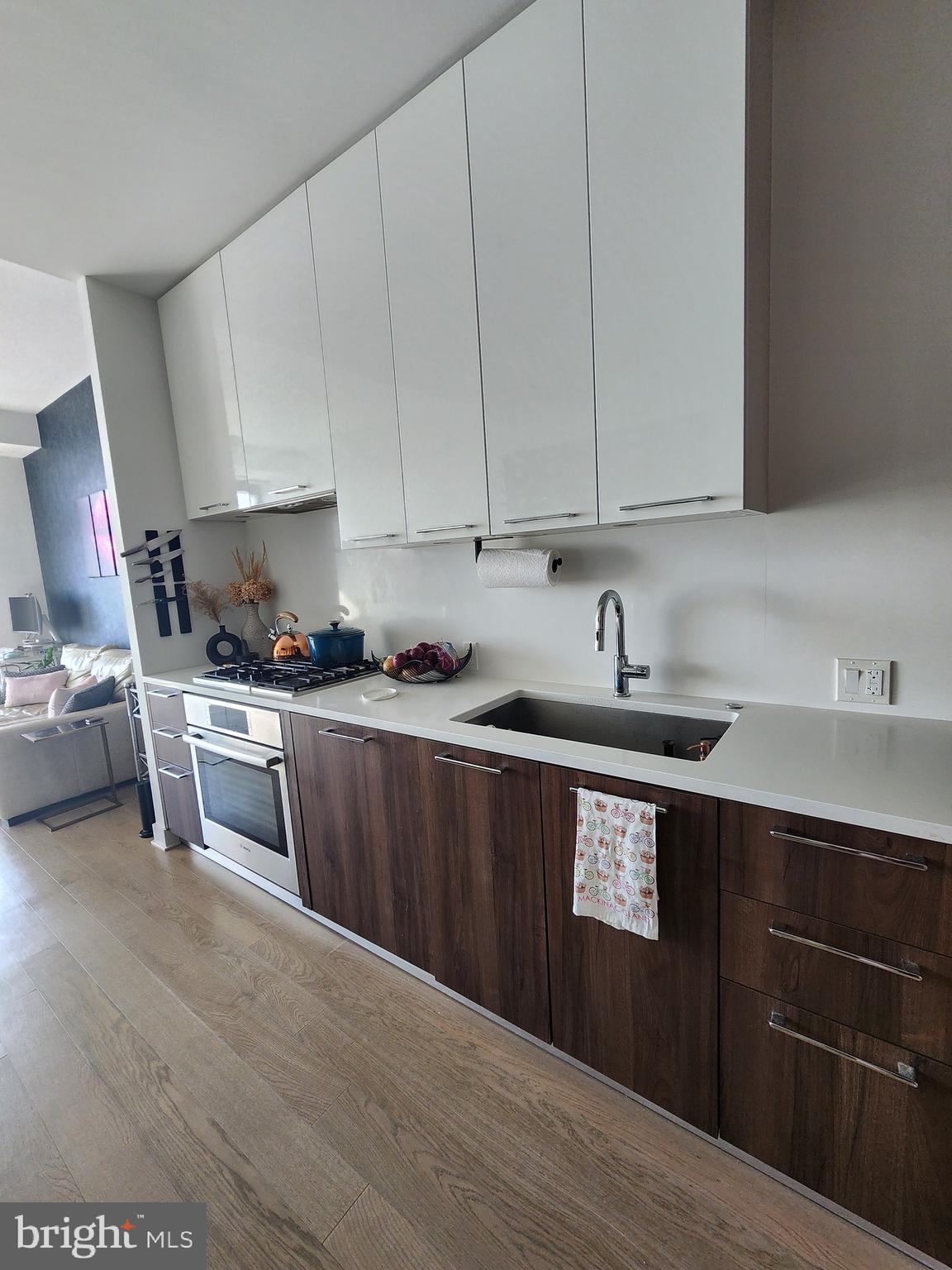 THE VERSE CONDO - Residential Lease