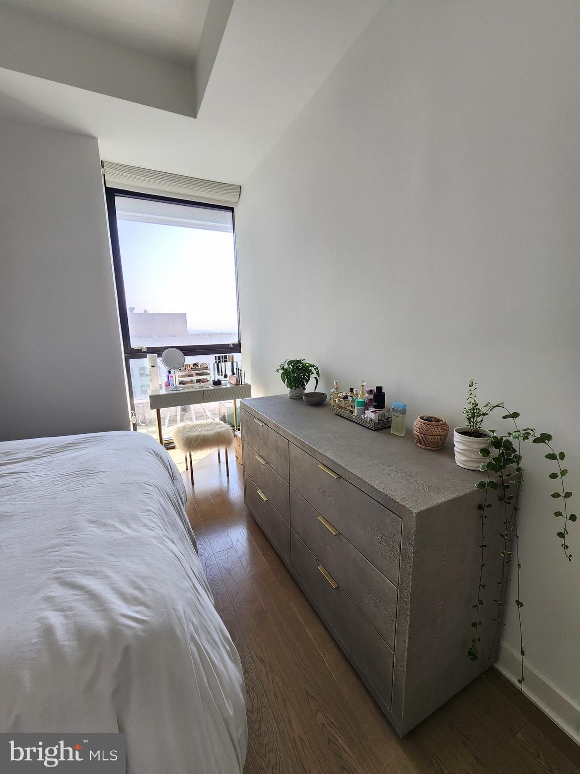 THE VERSE CONDO - Residential Lease