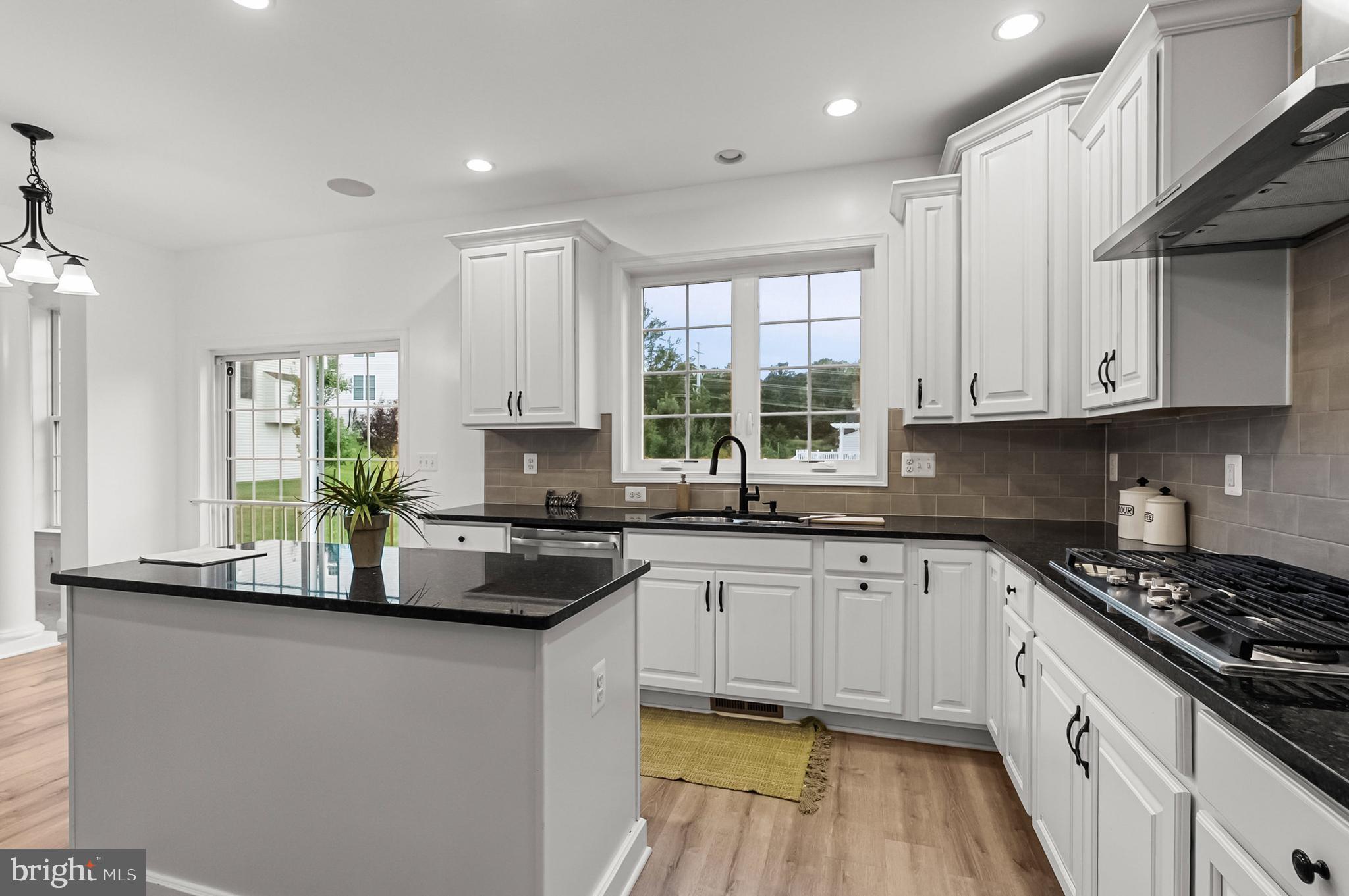 MARLBORO RIDGE - Residential