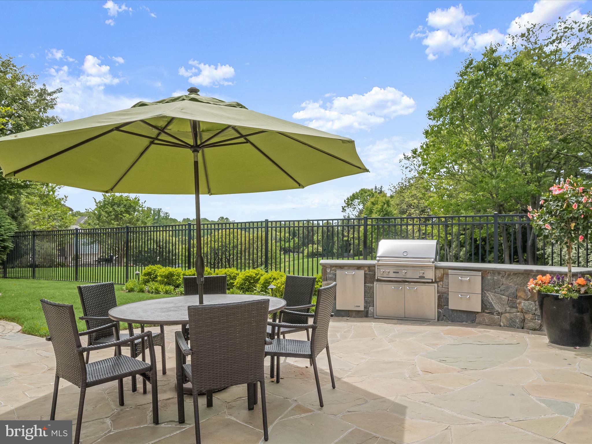 RIVERWOOD - Residential