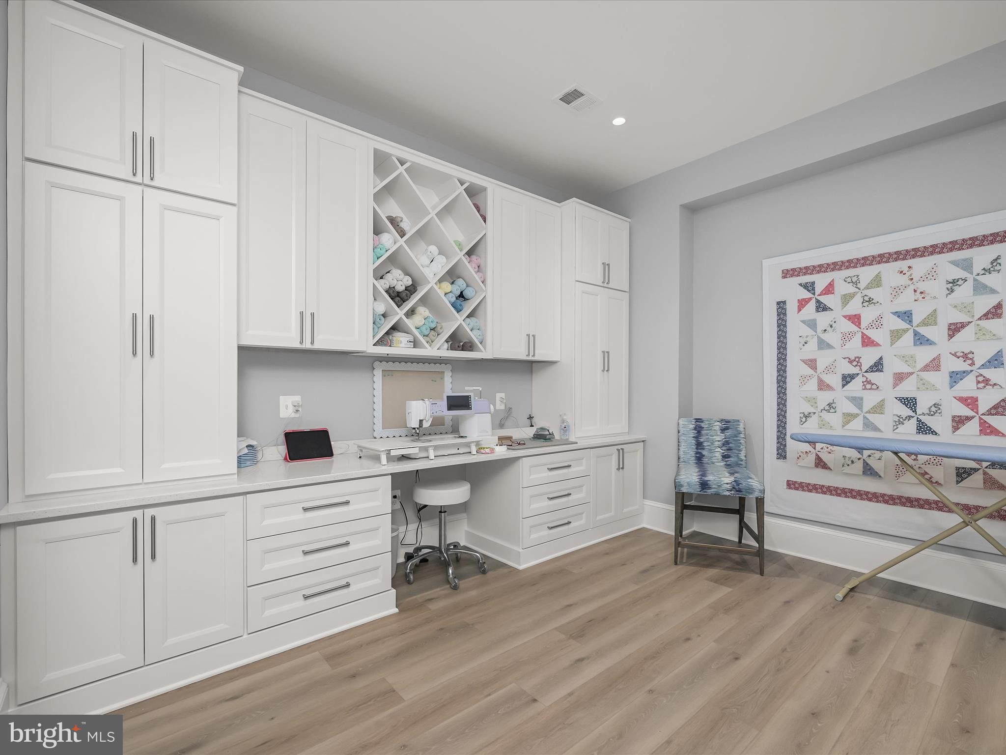 RIVERWOOD - Residential