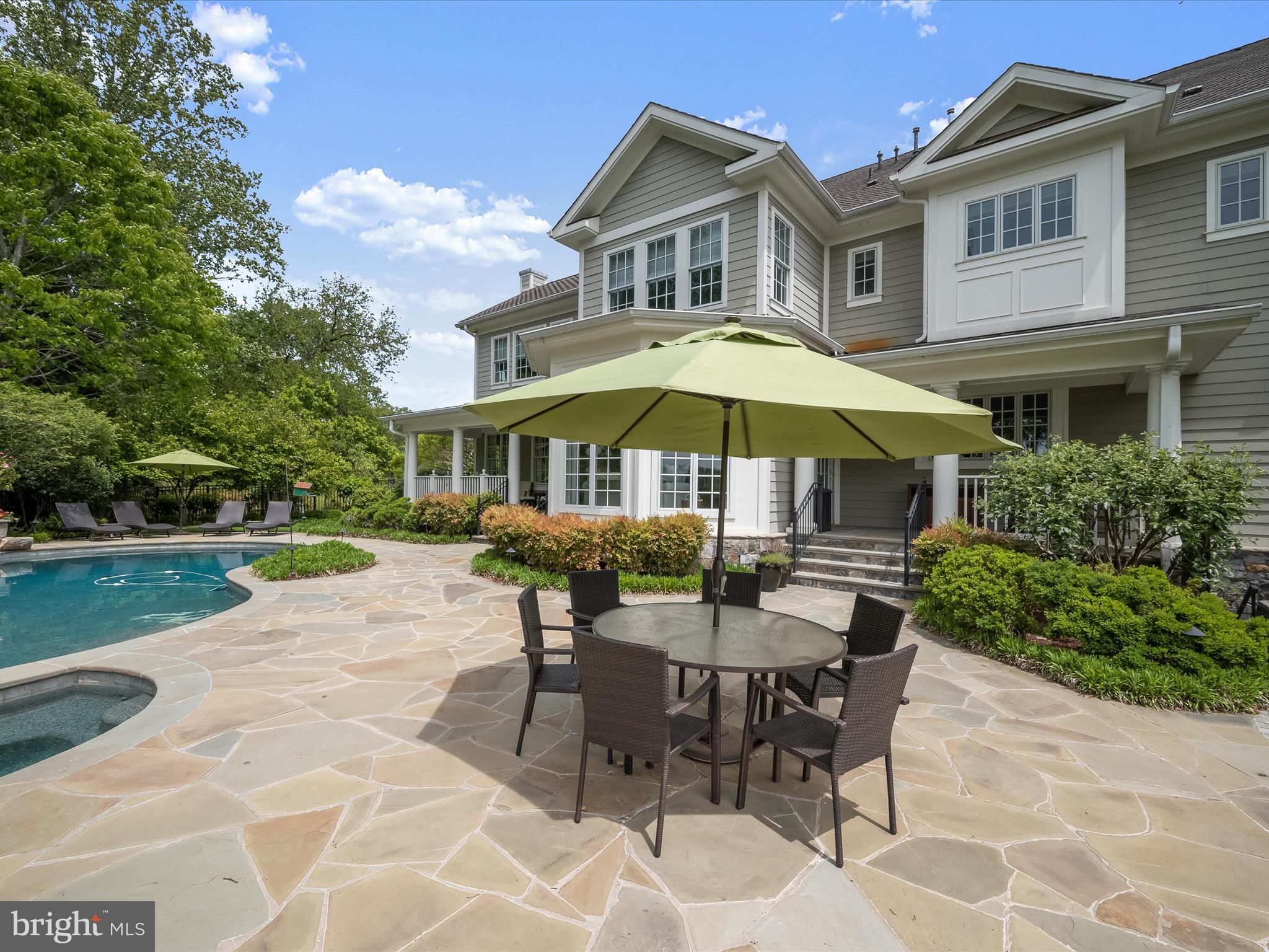 RIVERWOOD - Residential