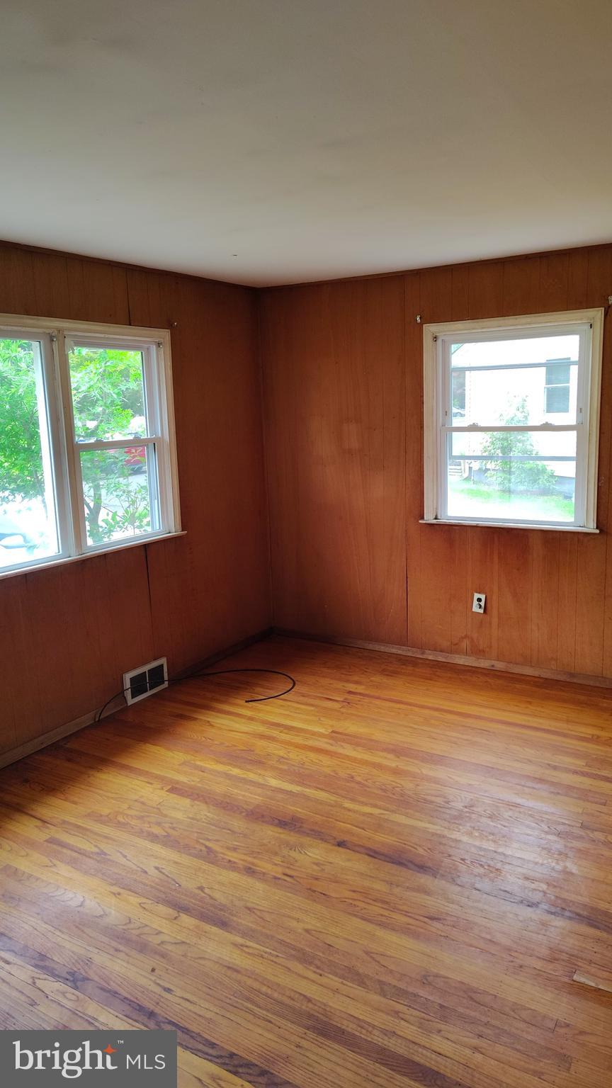 605 RAWS AVENUE