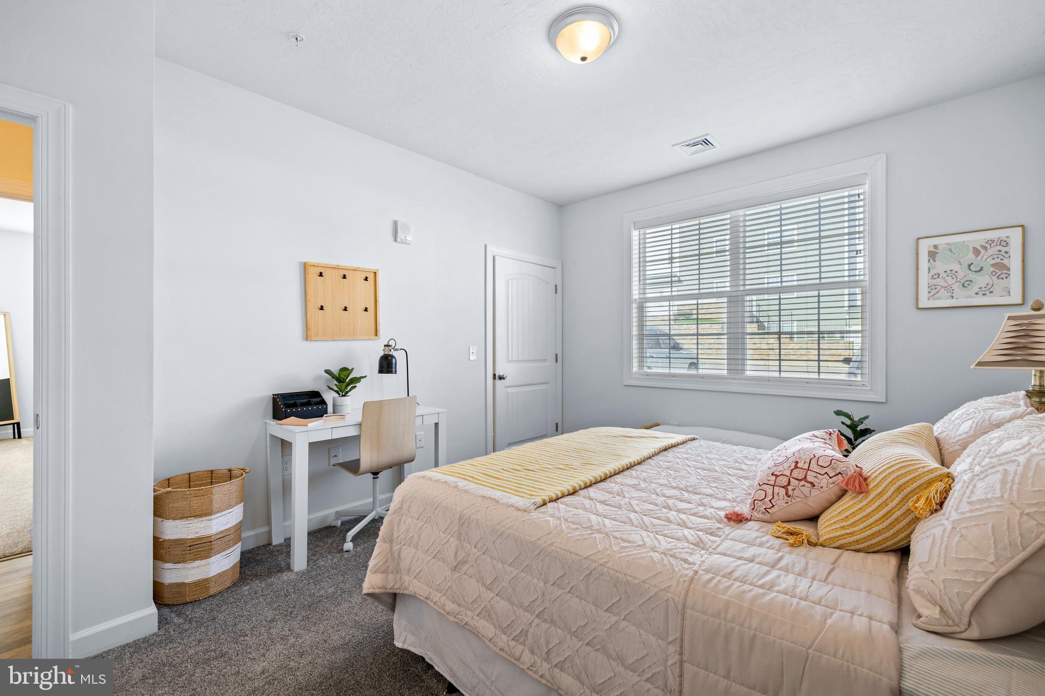 FRANKLIN SQUARE - Residential Lease