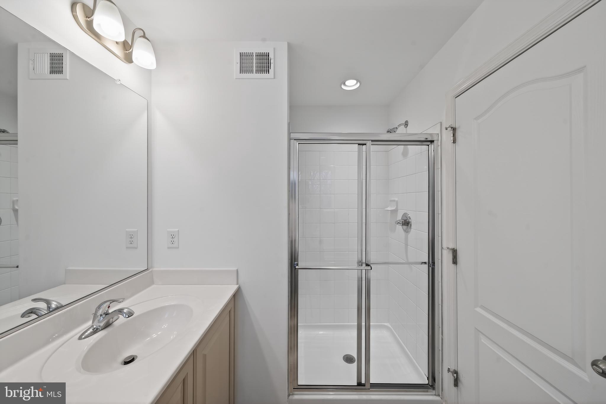 ARCHERS ROCK - Residential Lease