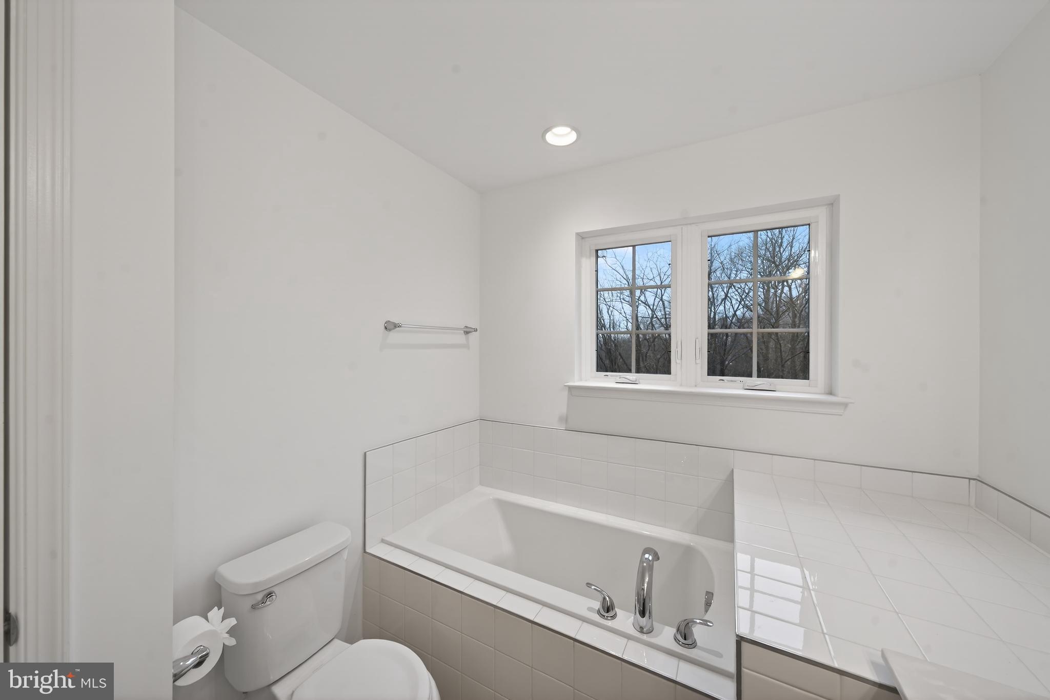 ARCHERS ROCK - Residential Lease