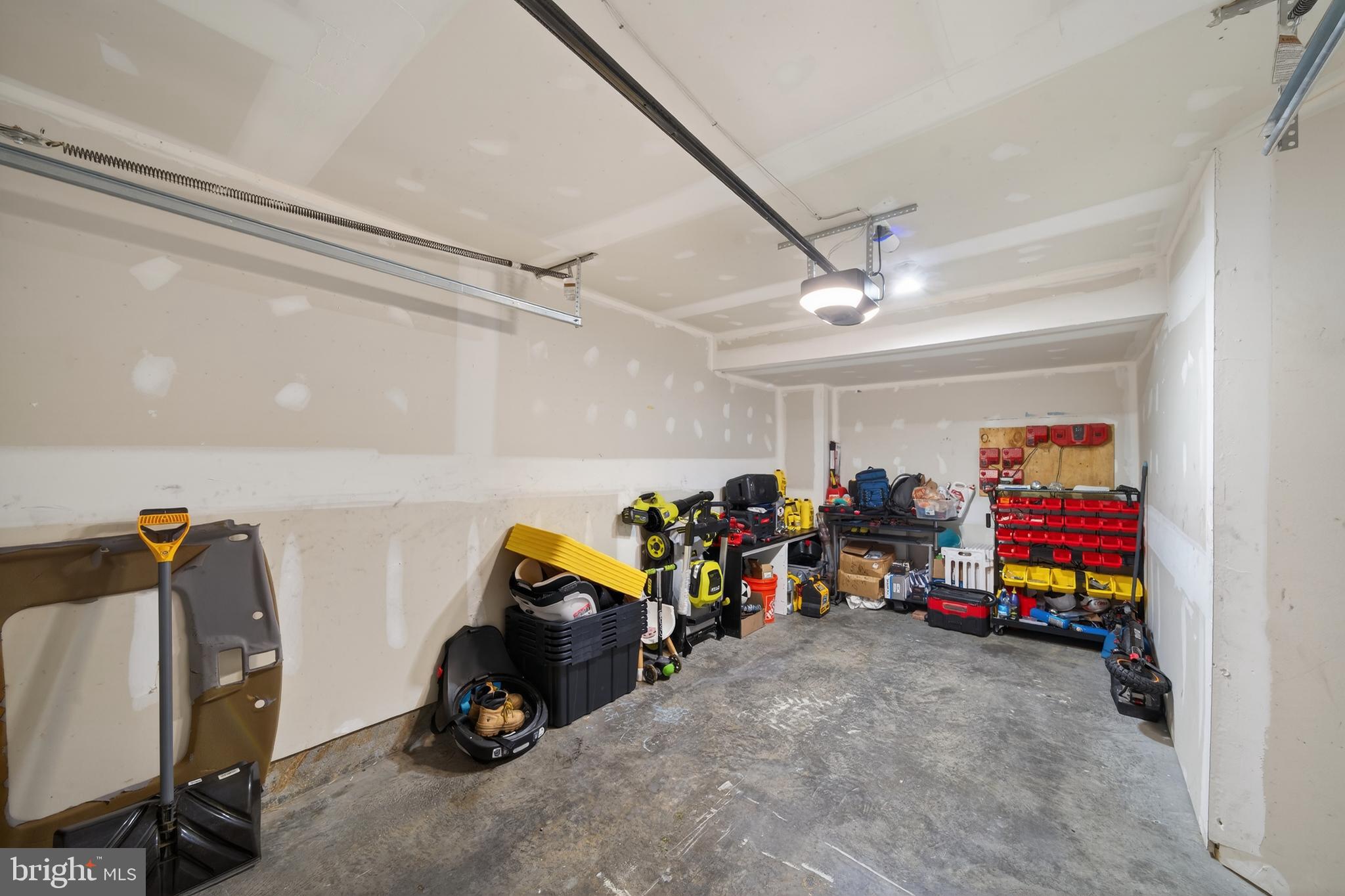 ARCHERS ROCK - Residential Lease