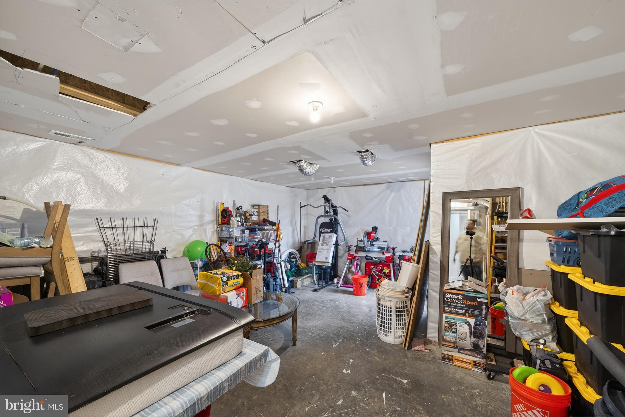 ARCHERS ROCK - Residential Lease