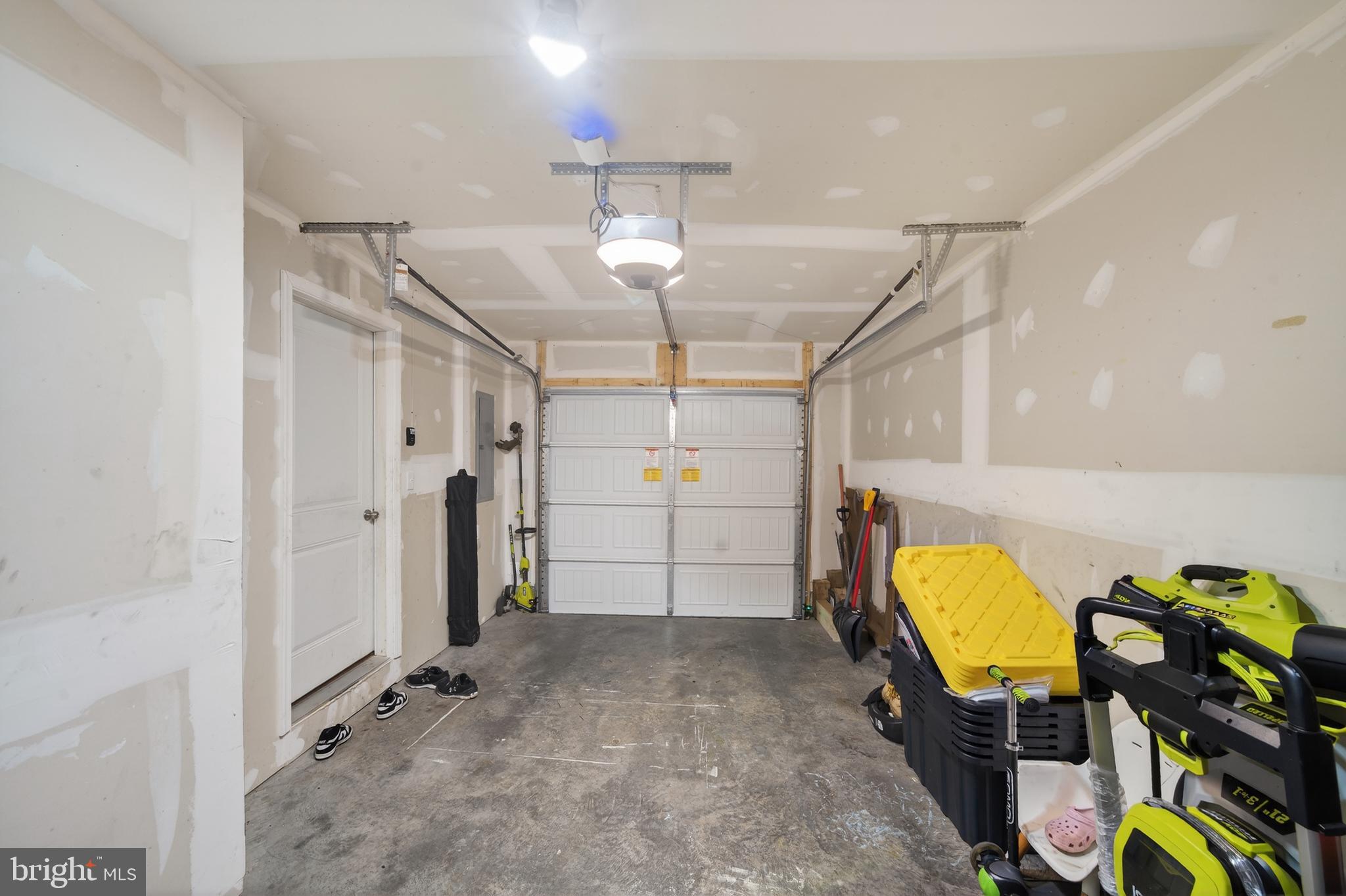 ARCHERS ROCK - Residential Lease