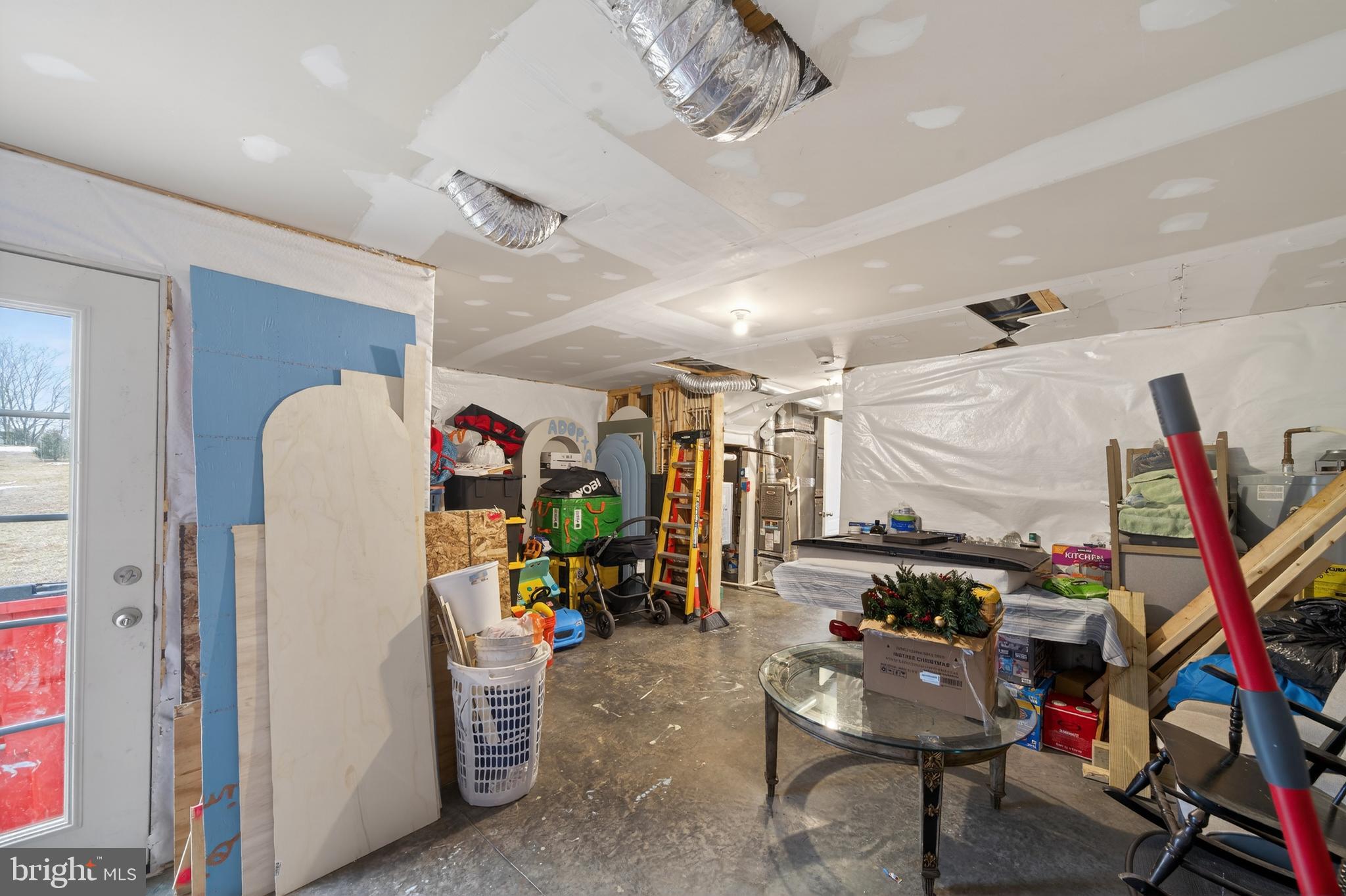 ARCHERS ROCK - Residential Lease