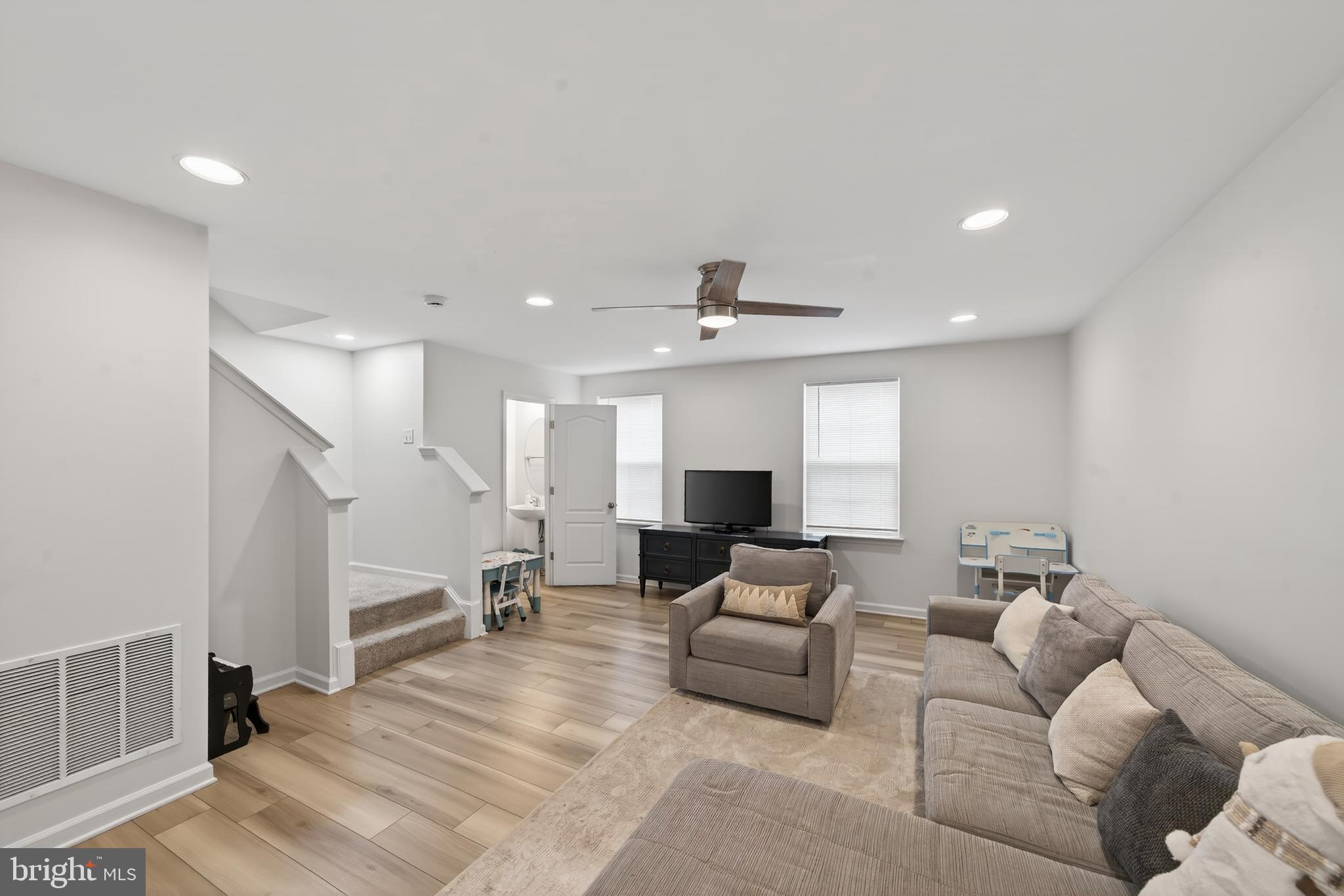 ARCHERS ROCK - Residential Lease