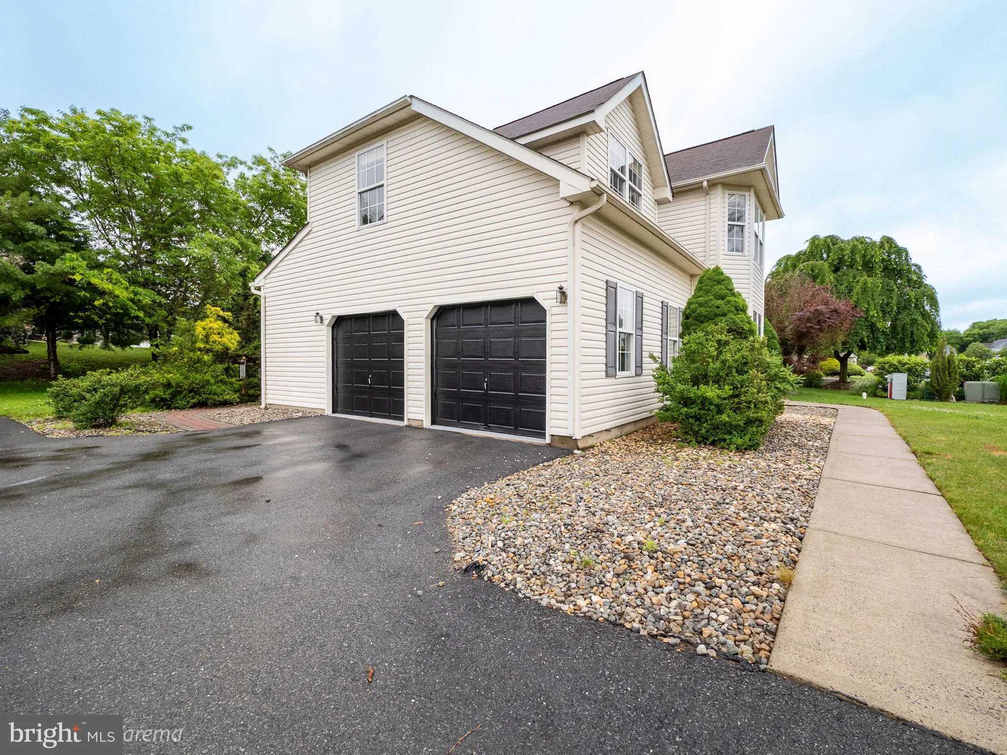 Easton, Pennsylvania 18040, United States, 4 Bedrooms Bedrooms, ,3 BathroomsBathrooms,Residential,Active,149032