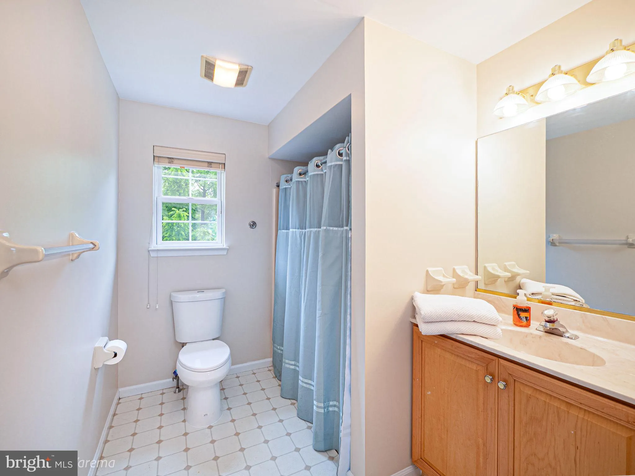 Easton, Pennsylvania 18040, United States, 4 Bedrooms Bedrooms, ,3 BathroomsBathrooms,Residential,Active,149032