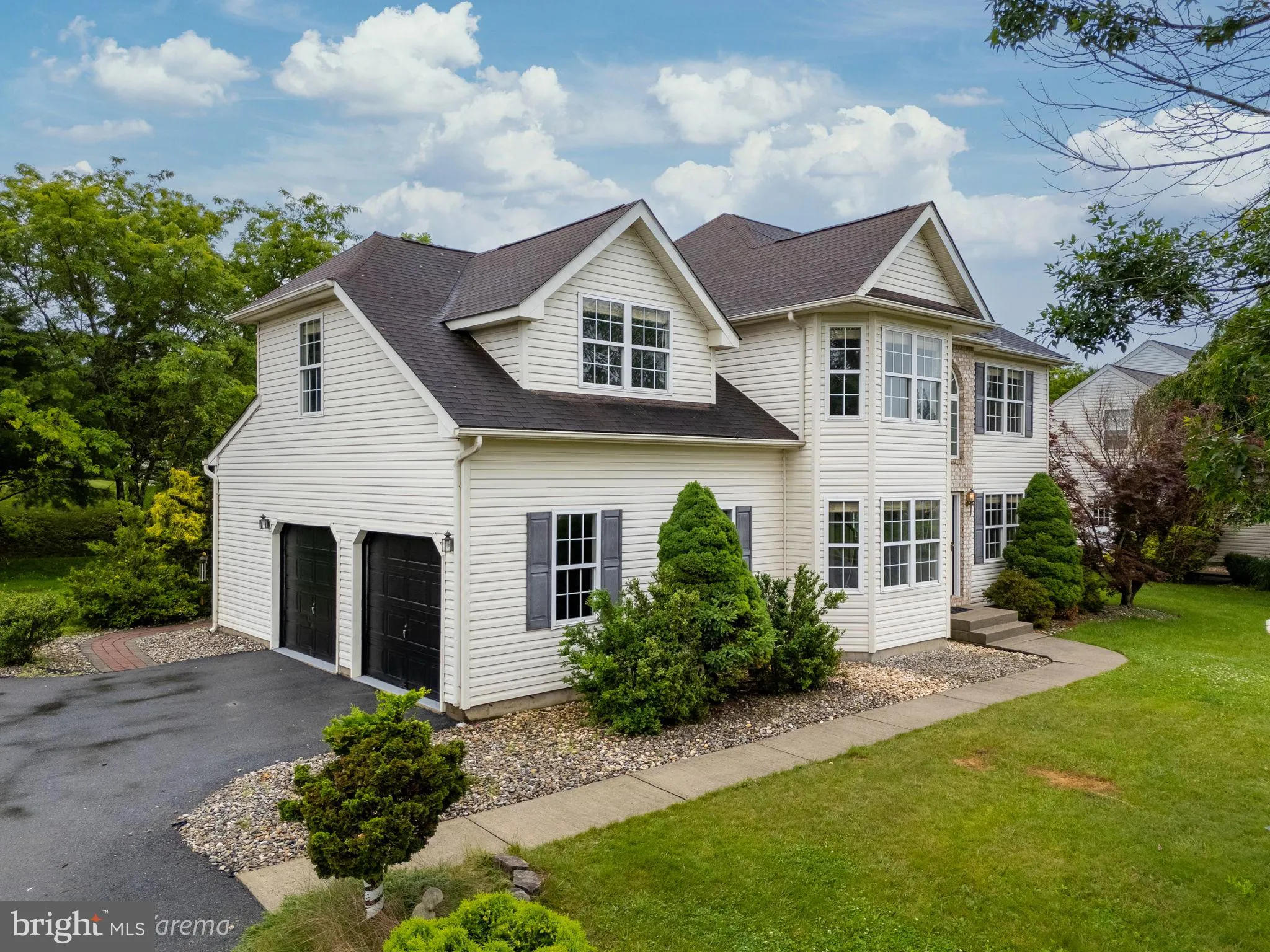 Easton, Pennsylvania 18040, United States, 4 Bedrooms Bedrooms, ,3 BathroomsBathrooms,Residential,Active,149032