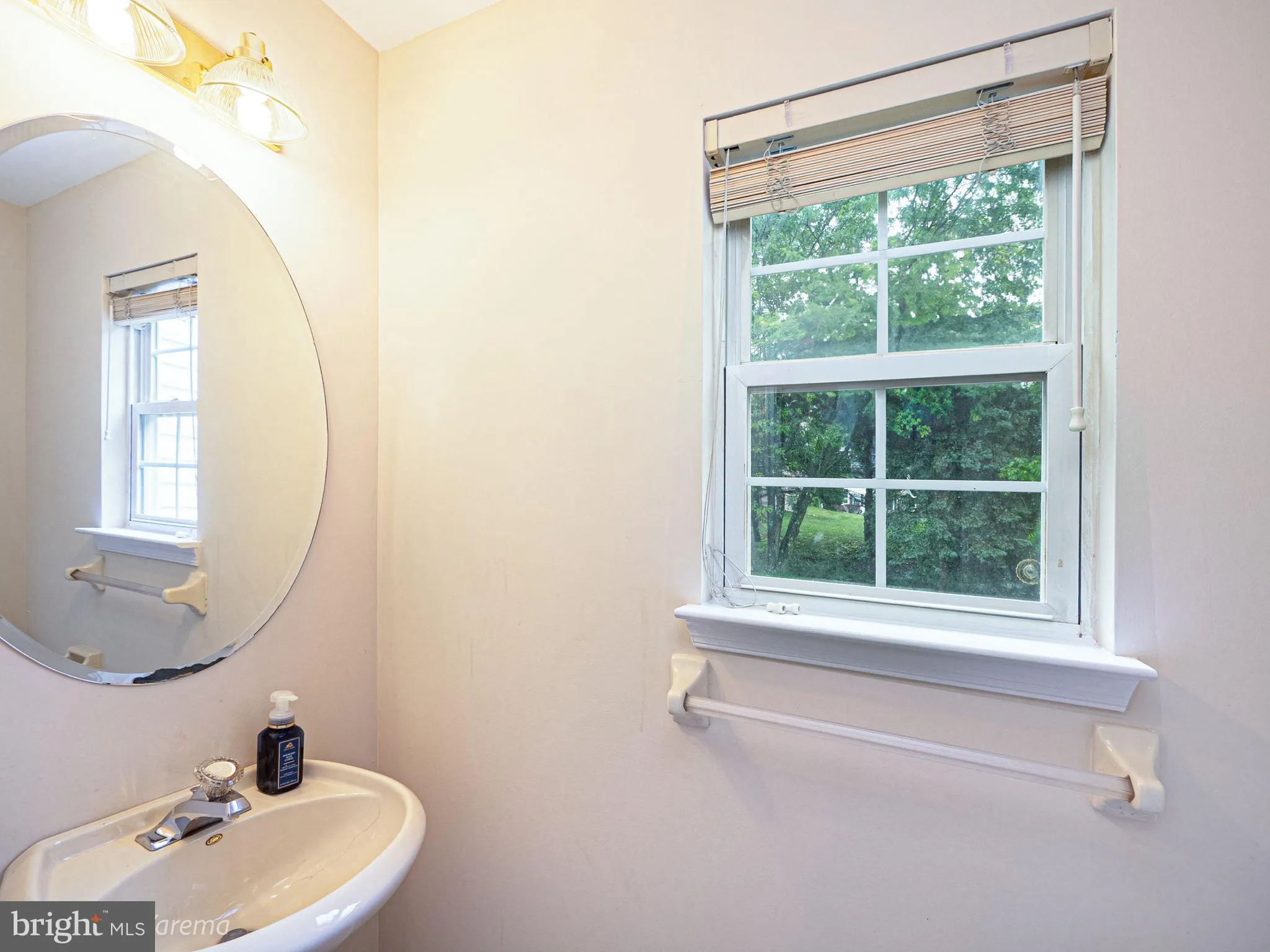 Easton, Pennsylvania 18040, United States, 4 Bedrooms Bedrooms, ,3 BathroomsBathrooms,Residential,Active,149032