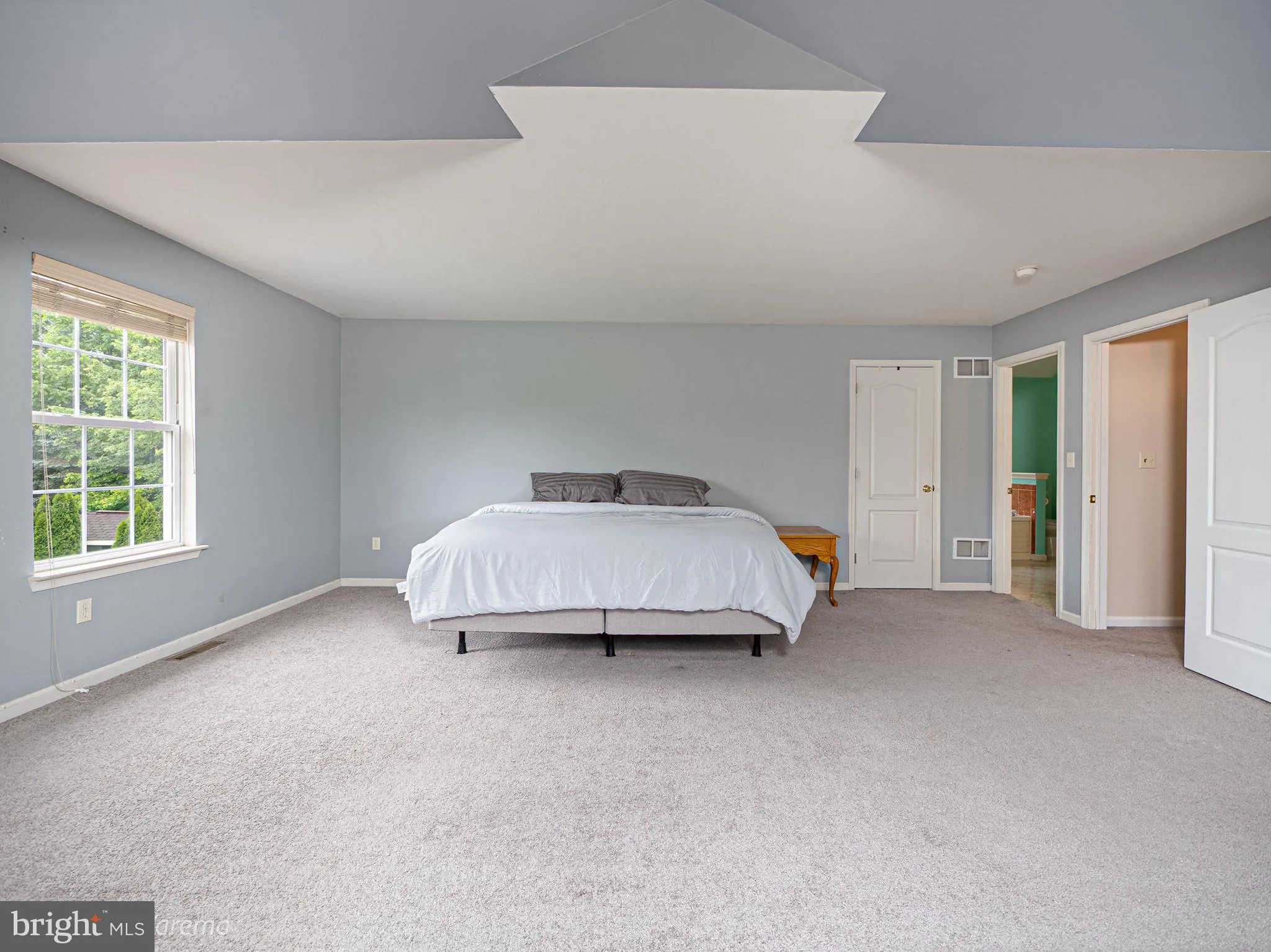 Easton, Pennsylvania 18040, United States, 4 Bedrooms Bedrooms, ,3 BathroomsBathrooms,Residential,Active,149032