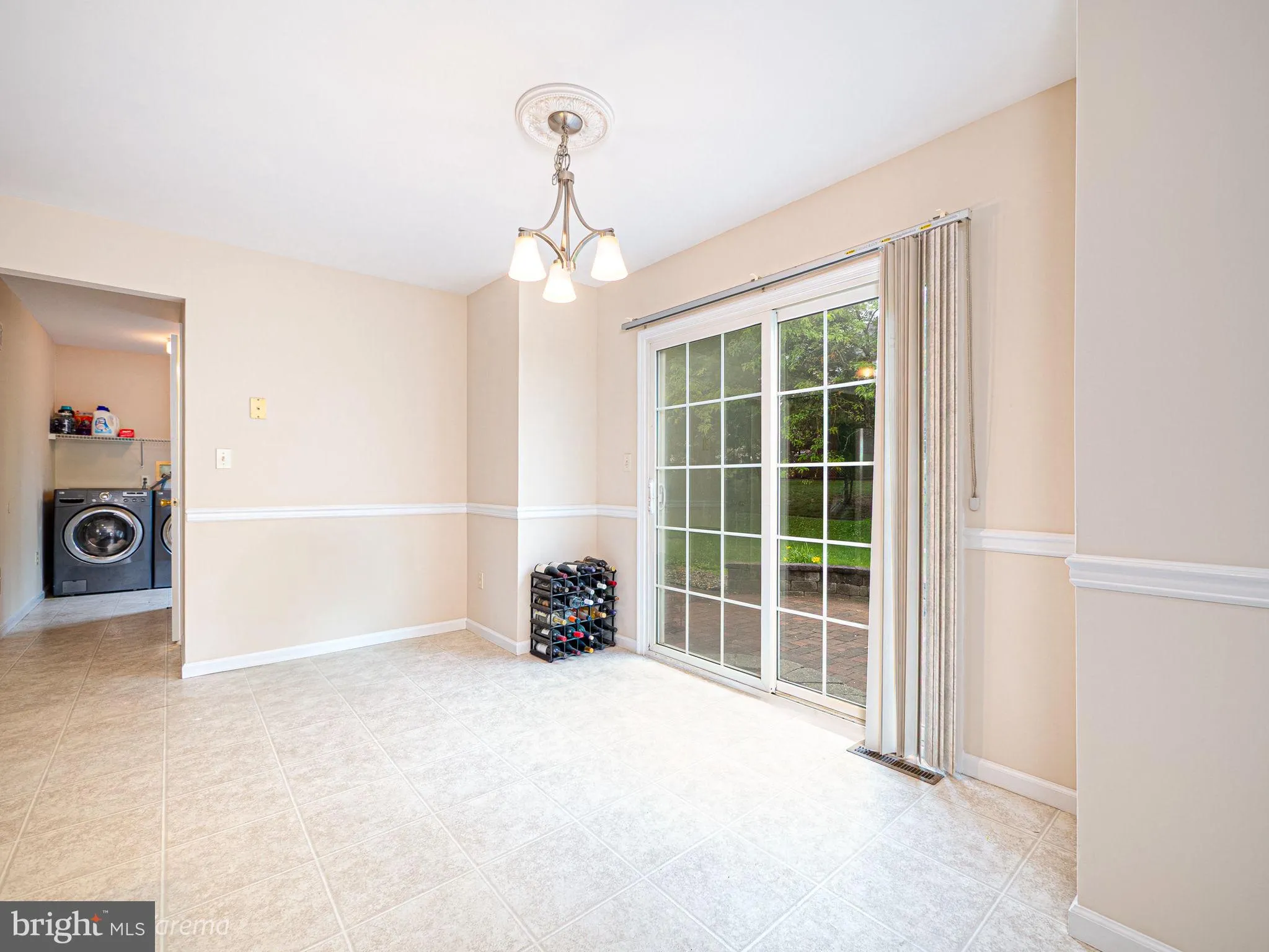 Easton, Pennsylvania 18040, United States, 4 Bedrooms Bedrooms, ,3 BathroomsBathrooms,Residential,Active,149032