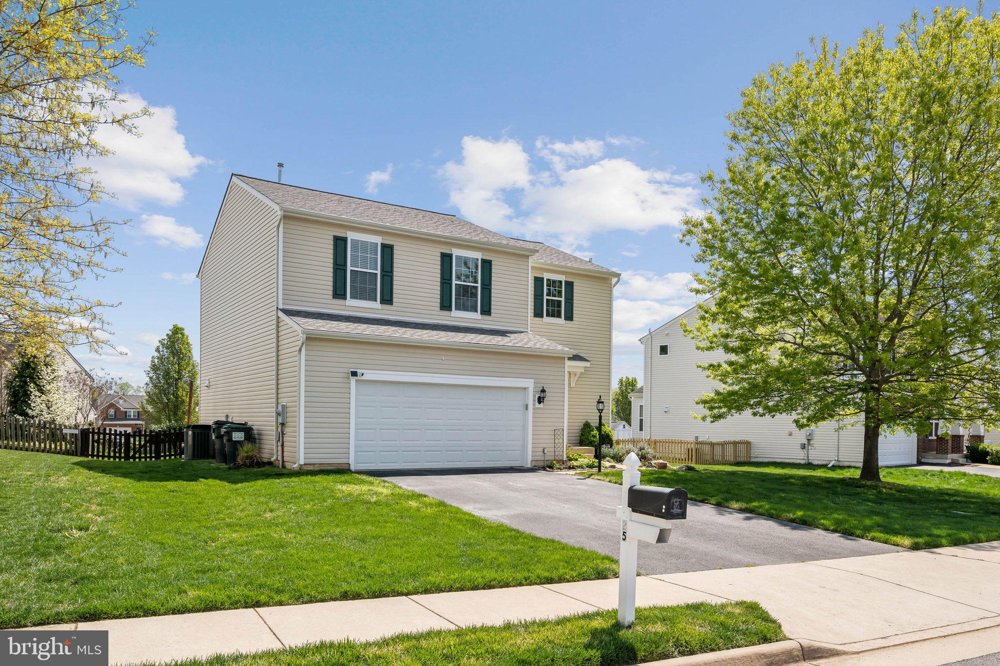 25 IVY SPRING LANE