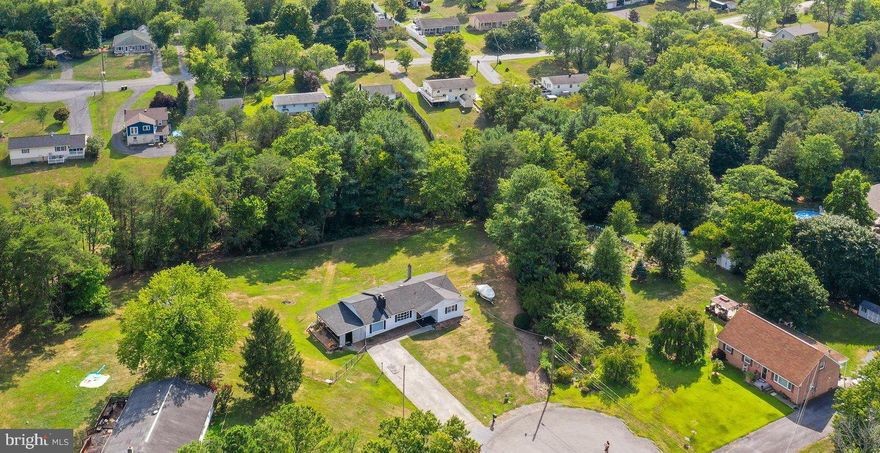 New Roof!! New HVAC! Cul-de-sac! GREAT YARD!!! Fully fenced in!!  
EAST SIDE OF TOWN! EXCELLENT LOCATION!!!! 

All appliances, washer+dryer && outdoor shed ALL CONVEY!!

4 bedrooms! 2.5 baths! GREAT YARD! 1 acre! No HOA!!!