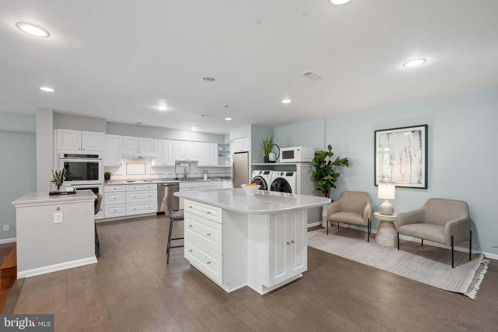 Photo of 4956 Sentinel Drive #9-402, BETHESDA, MD 20816 (MLS # MDMC2246694)