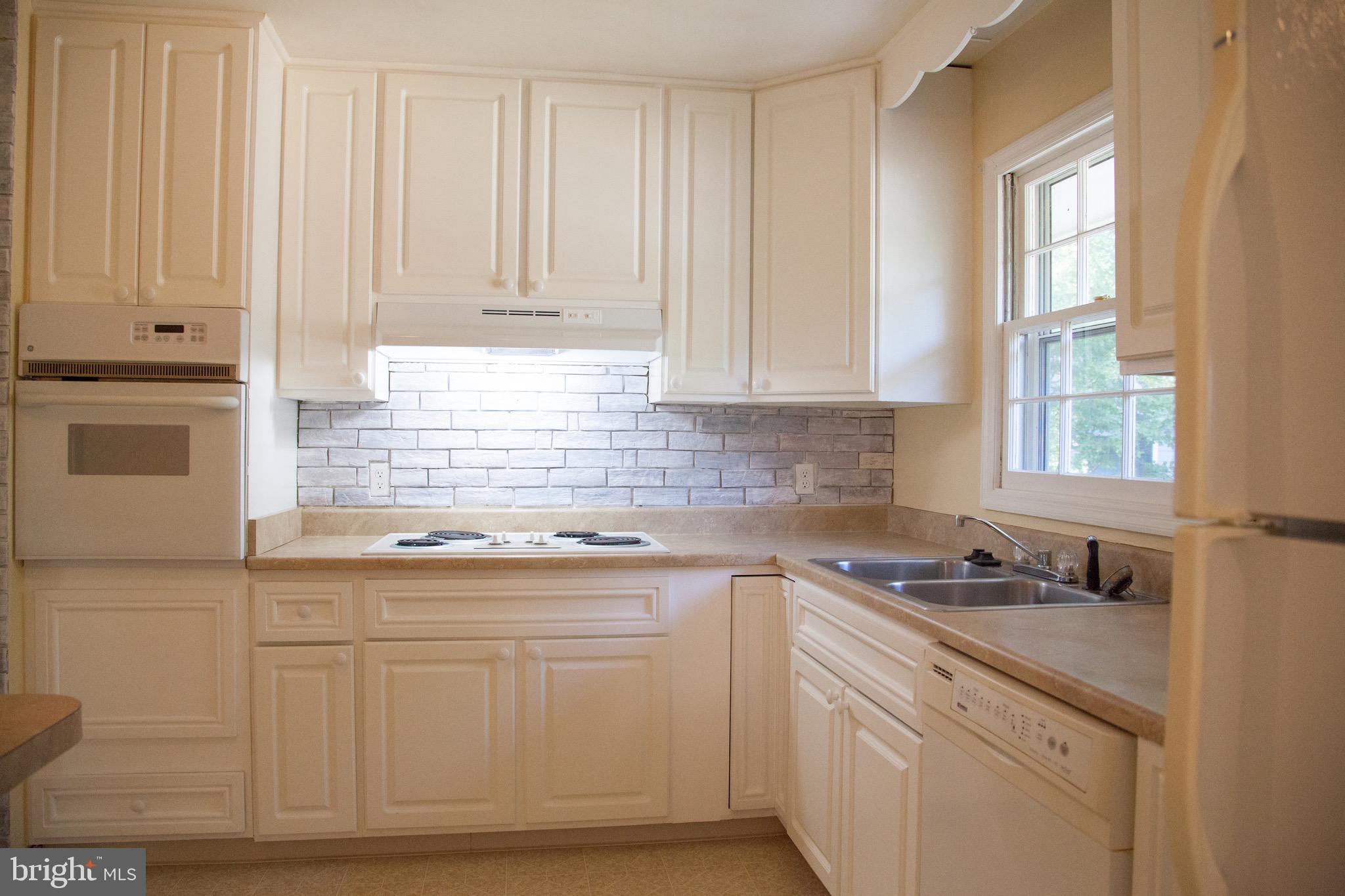 SPOTSWOOD ESTATES - Residential Lease