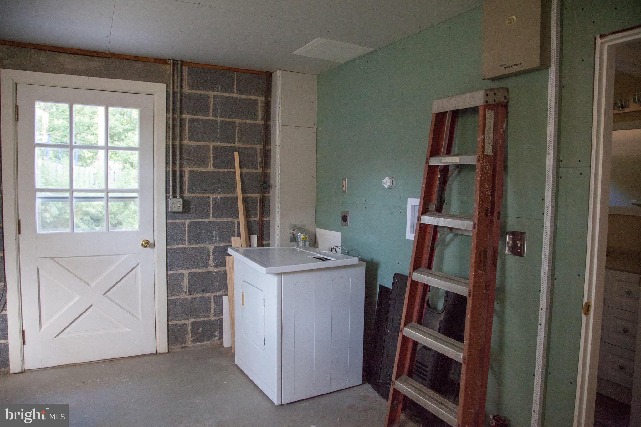 SPOTSWOOD ESTATES - Residential Lease