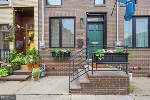 Townhouse For Sale - 2044 E Susquehanna Avenue<br/> PHILADELPHIA, PA 19125