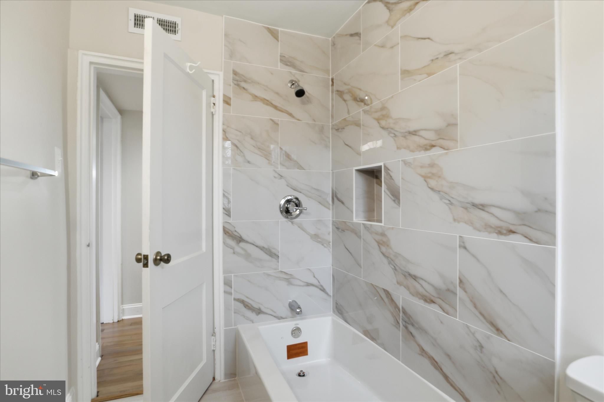 COMMONS OF ARLINGTON - Residential