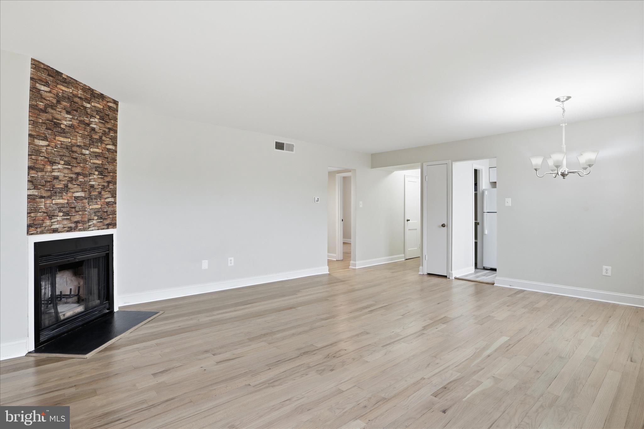 COMMONS OF ARLINGTON - Residential