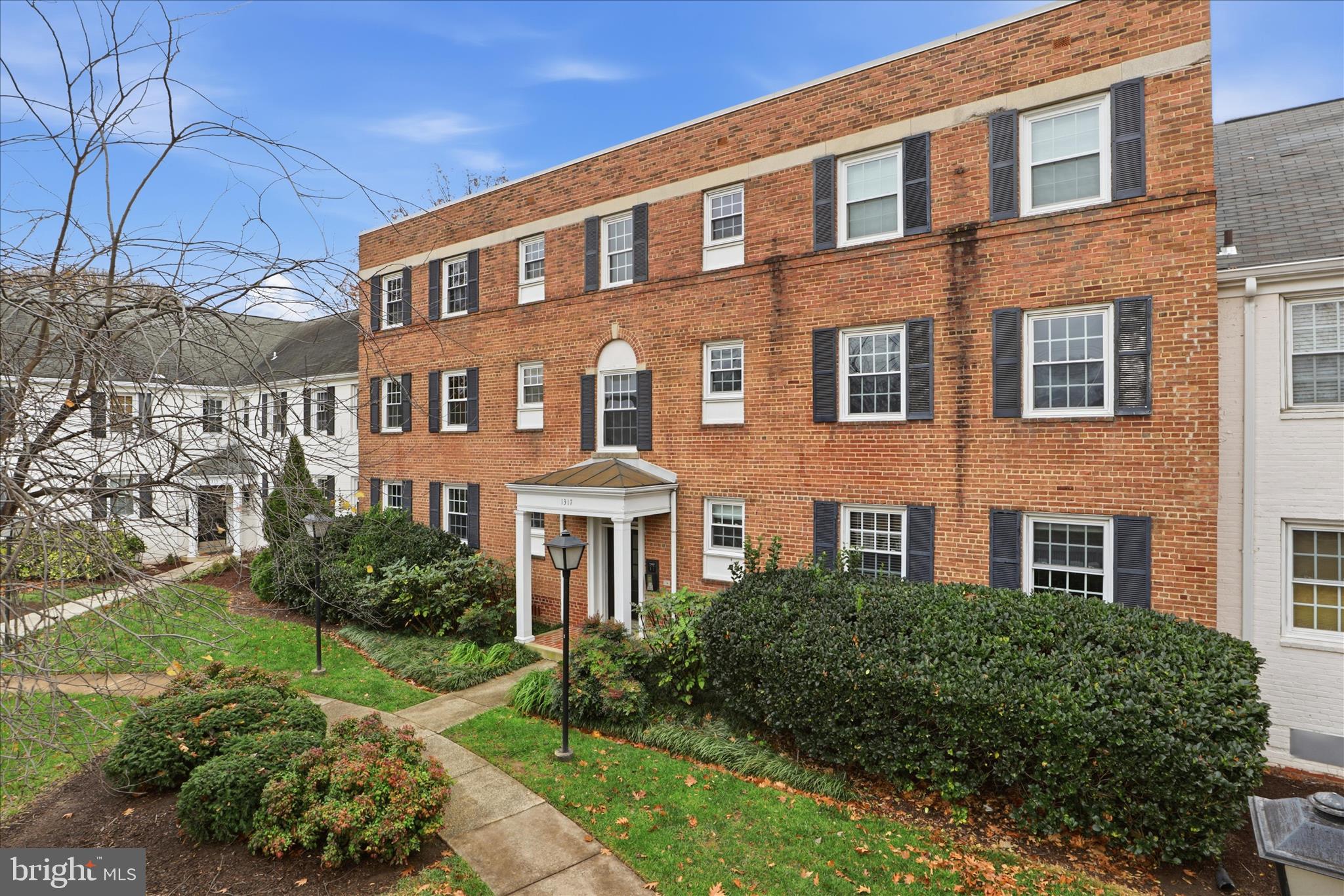 COMMONS OF ARLINGTON - Residential