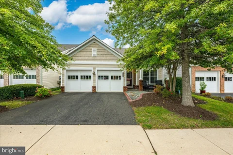 8930 Pink Carnation Court, Lorton, VA MLS: VAFX2340396