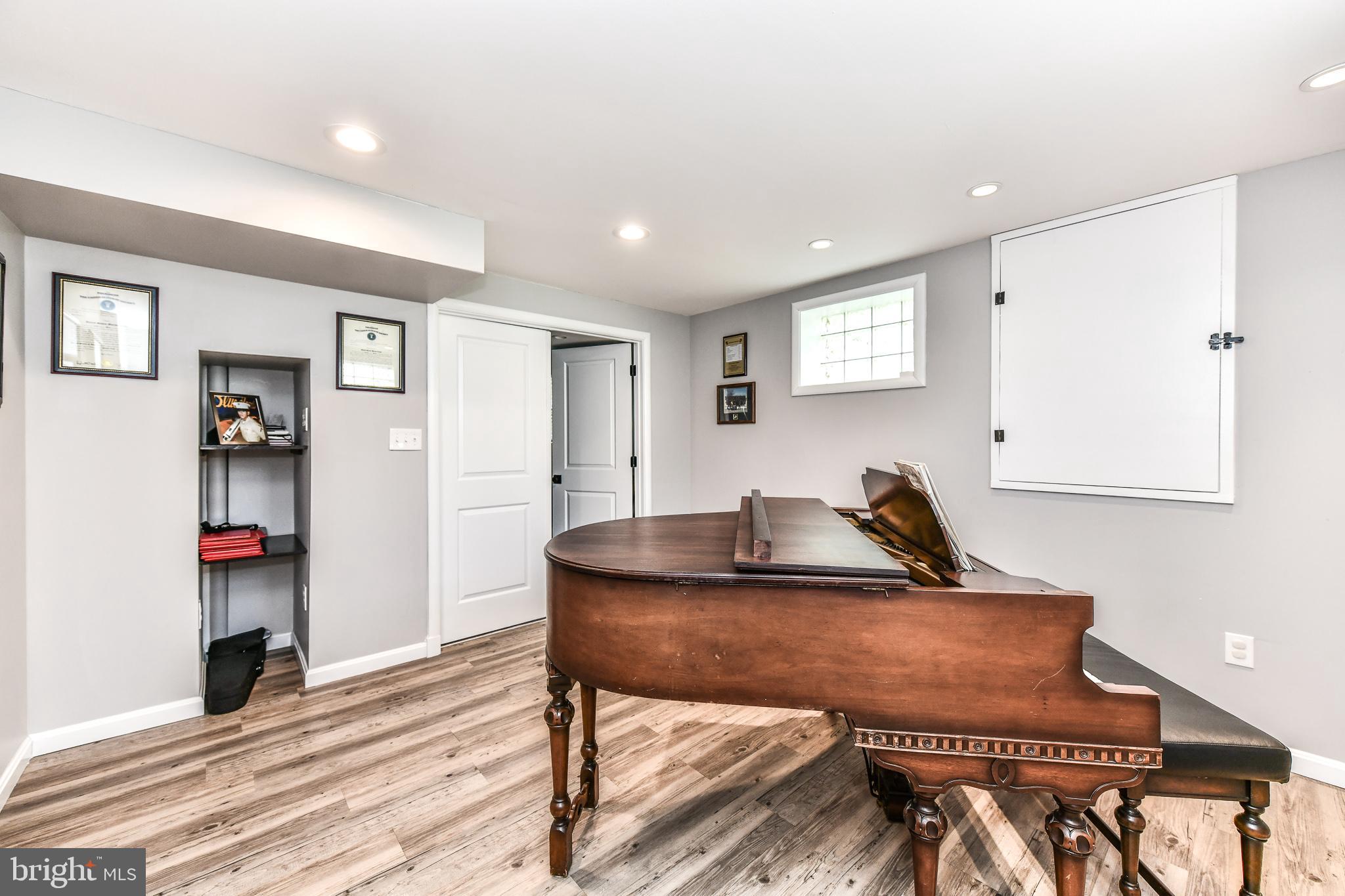 DONAHUE JOHN URBAN - Residential Lease