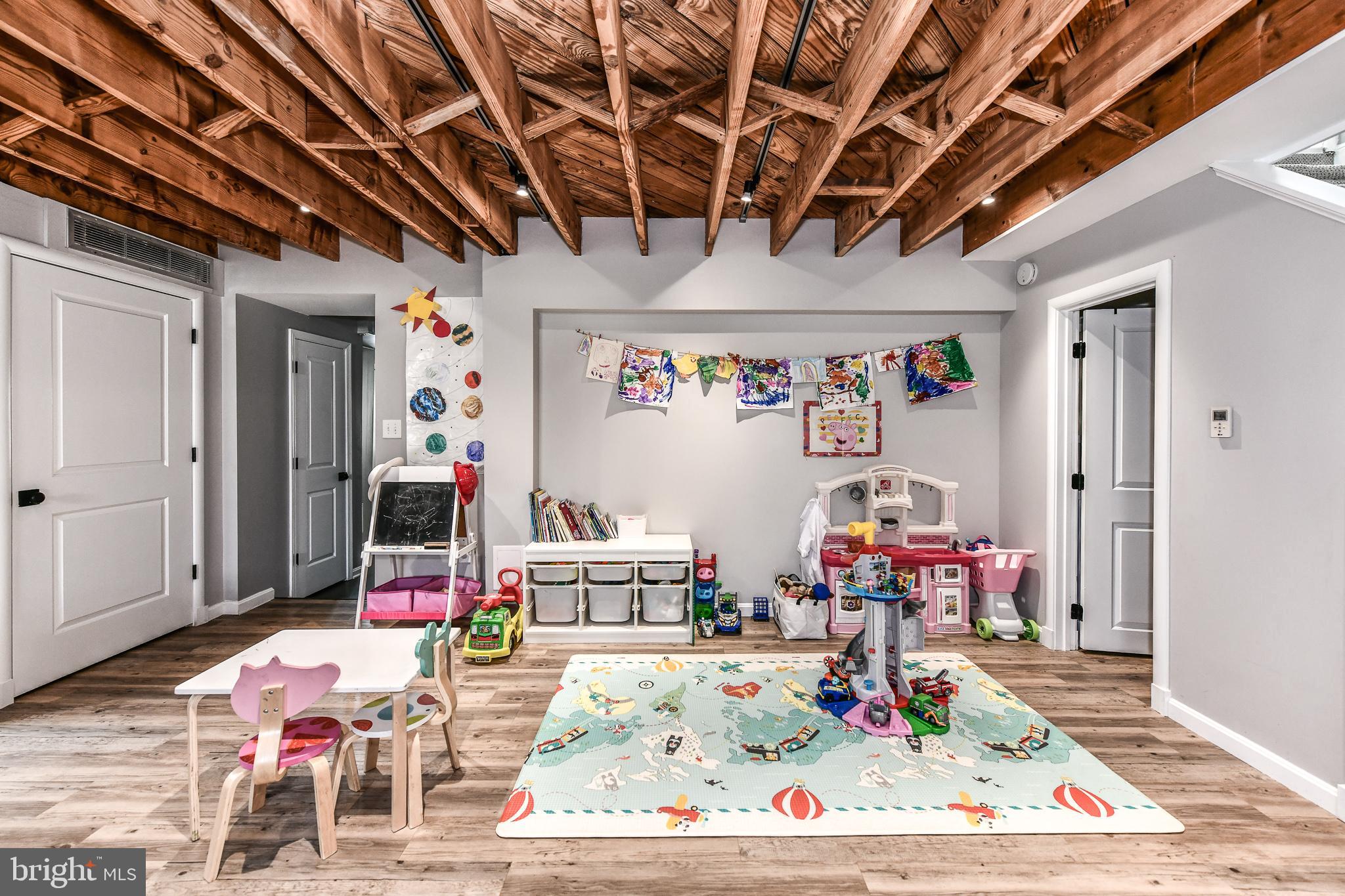 DONAHUE JOHN URBAN - Residential Lease