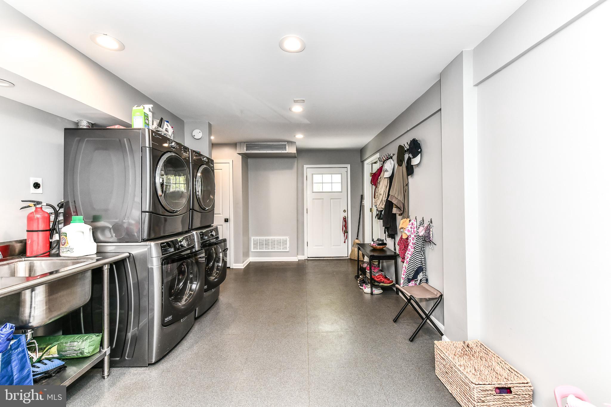 DONAHUE JOHN URBAN - Residential Lease