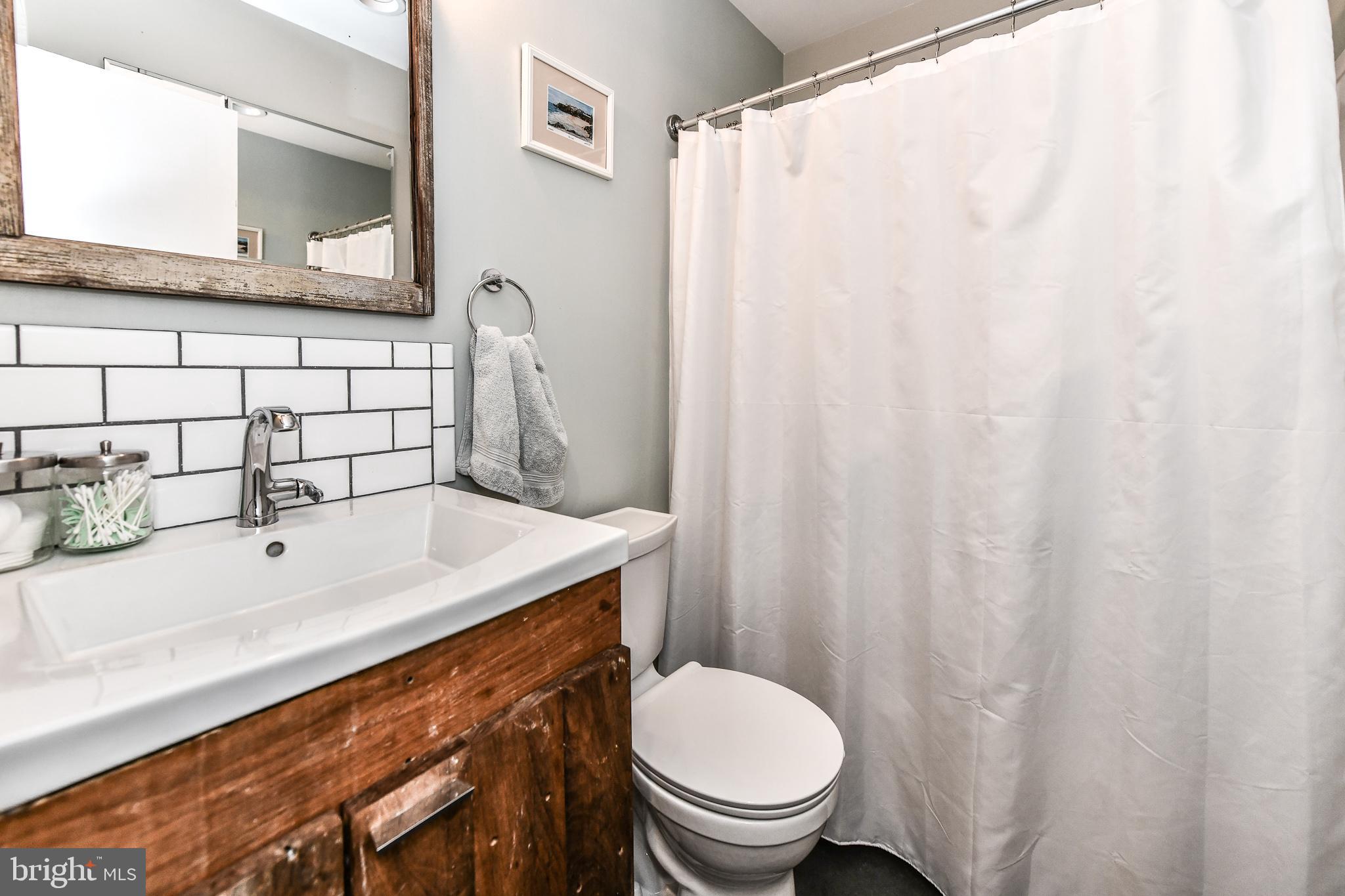 DONAHUE JOHN URBAN - Residential Lease