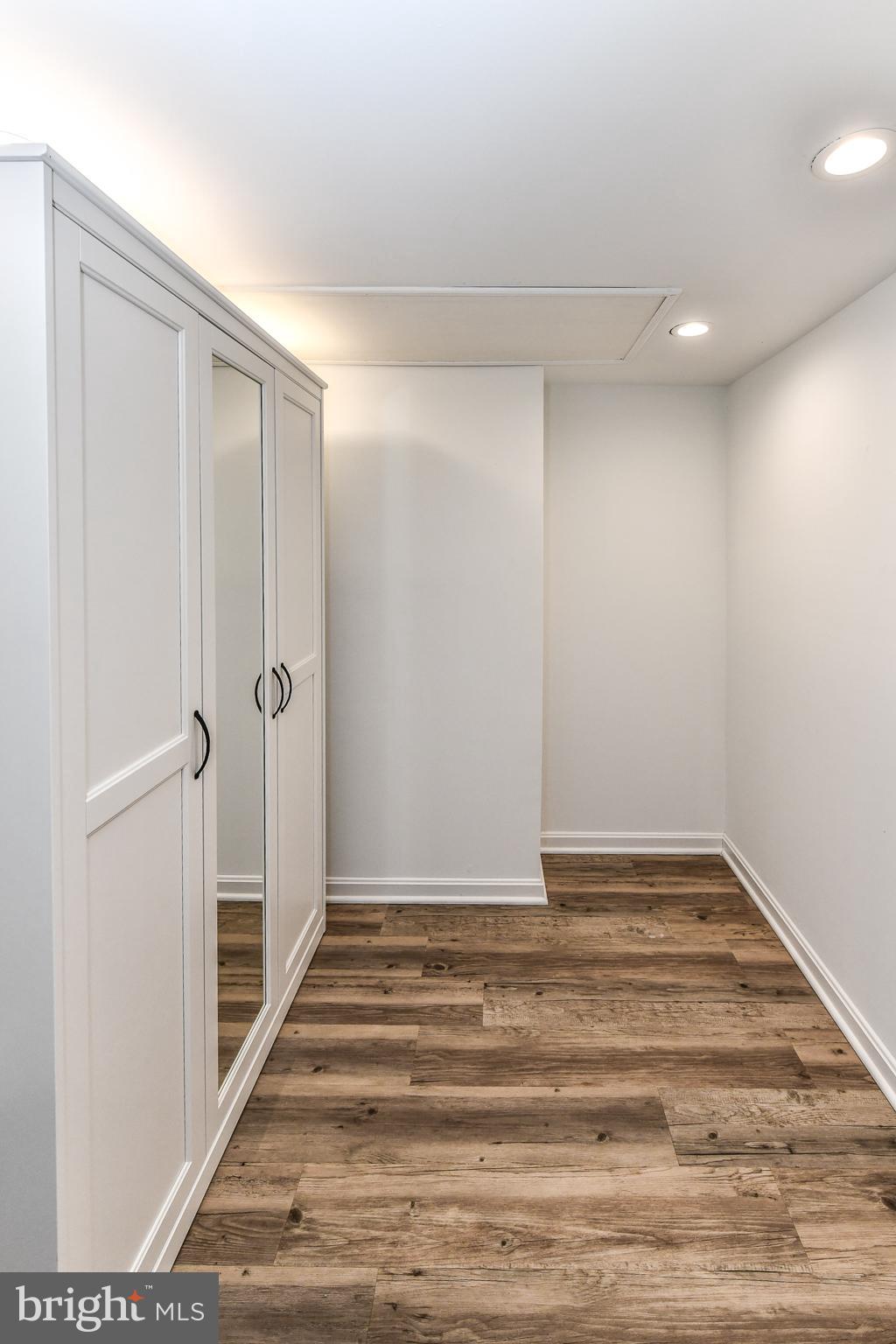 DONAHUE JOHN URBAN - Residential Lease