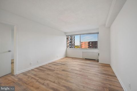 Photo of 4515 Willard Avenue #1617S, Chevy Chase, MD 20815 (MLS # MDMC2110780)