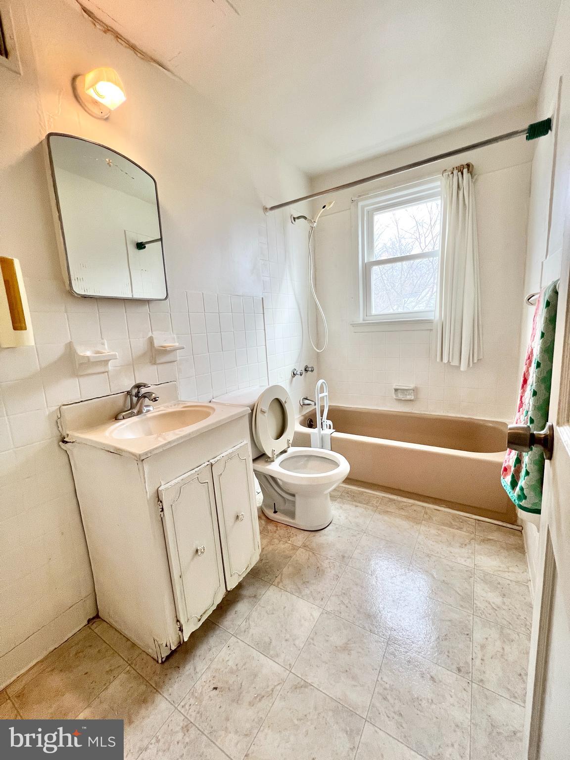 OAK KNOLL - Residential